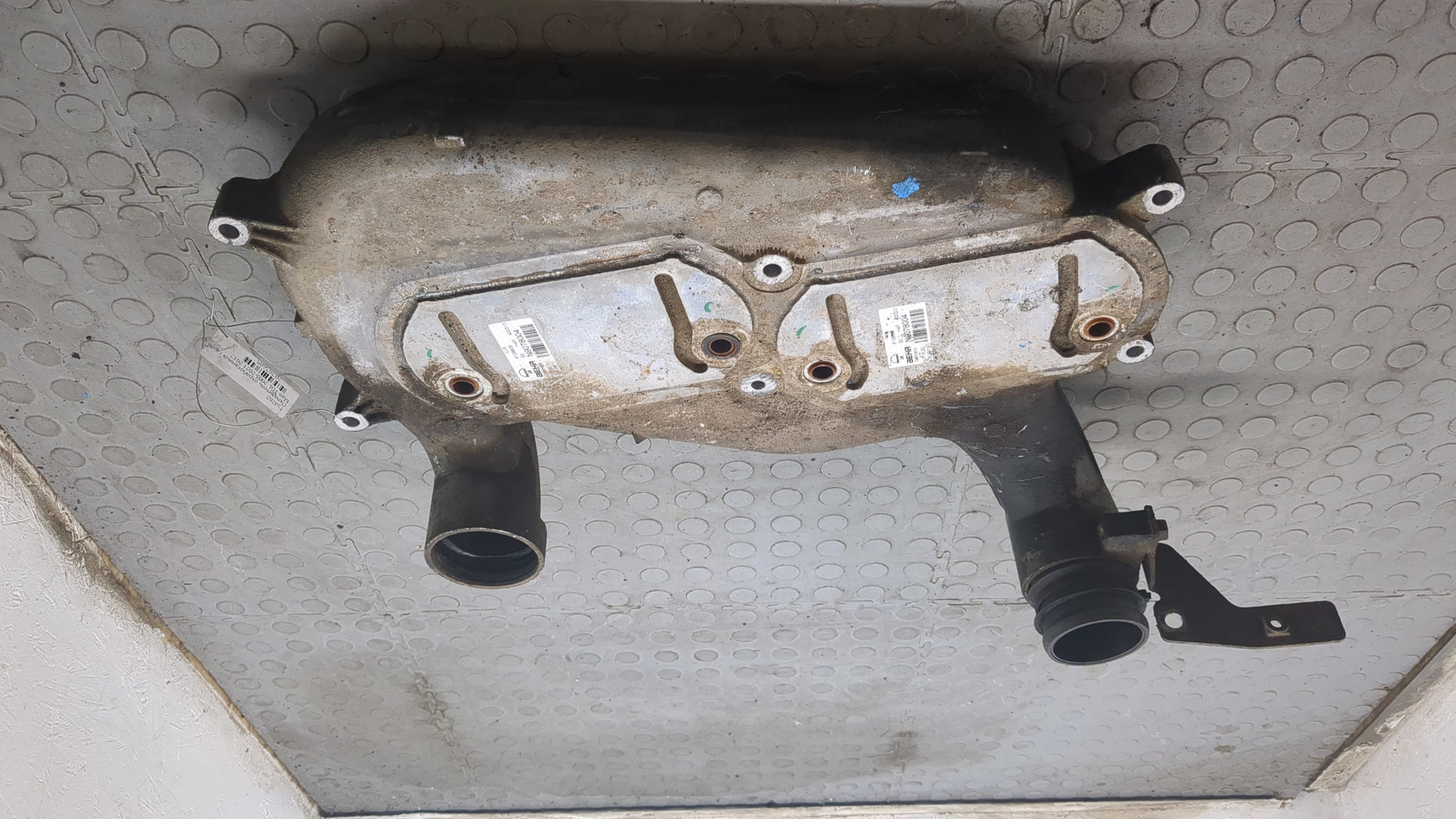 Тройник вентиляции картерных газов