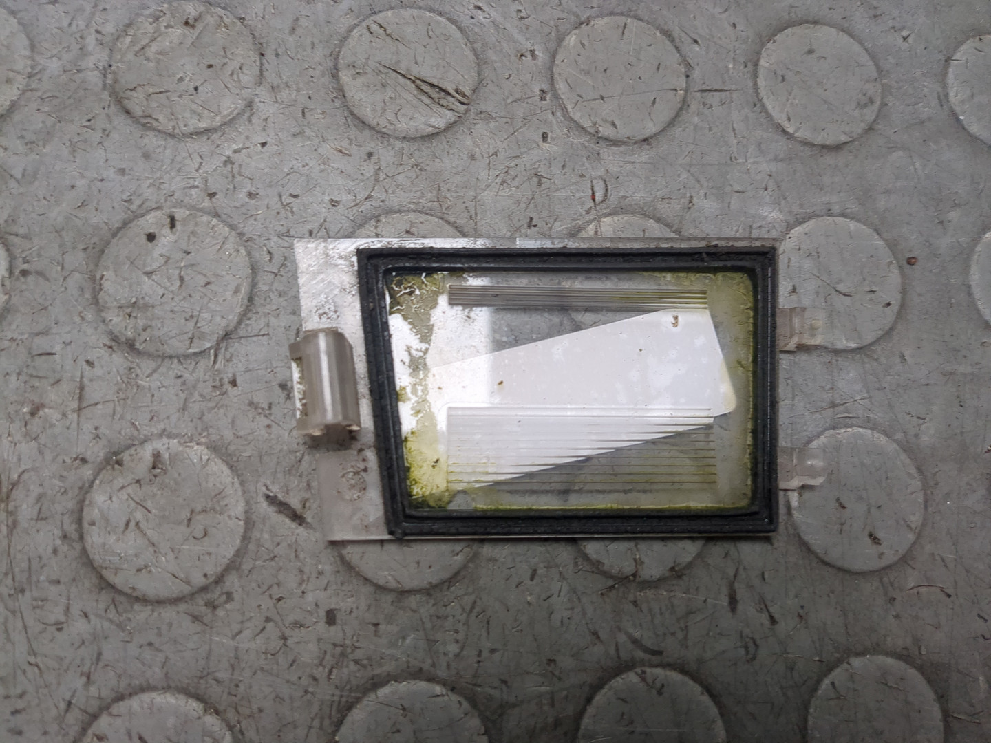 Фонарь подсветки номера