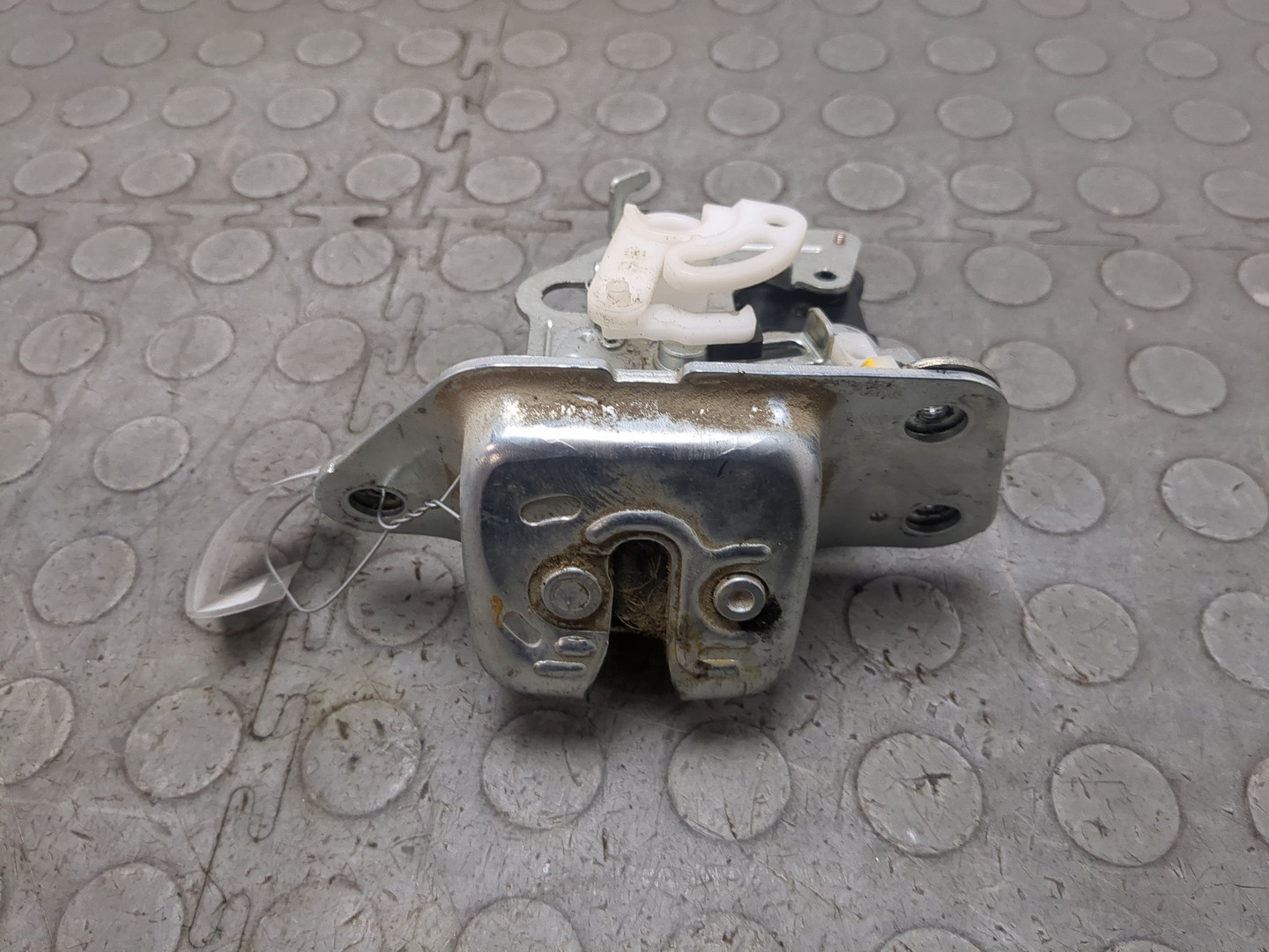 Замок багажника