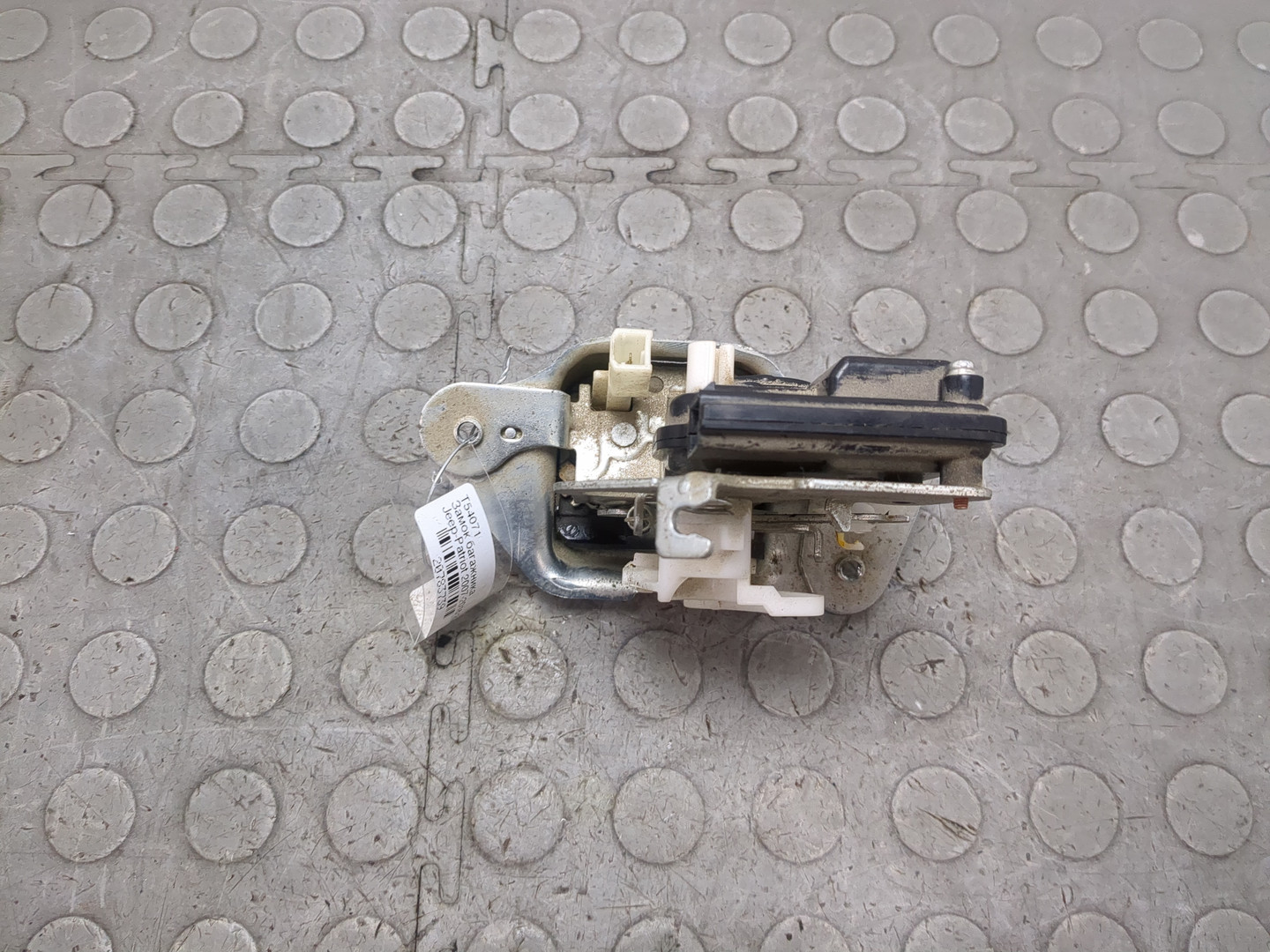 Замок багажника