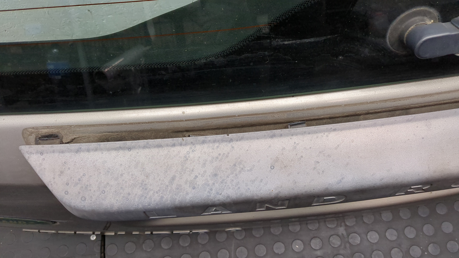 Дверь багажника