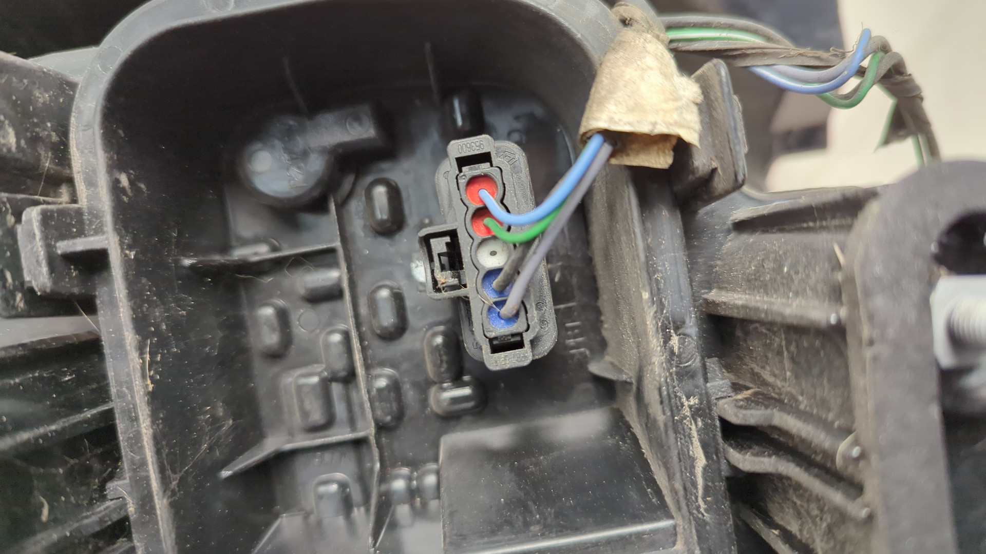 Фонарь задний правый