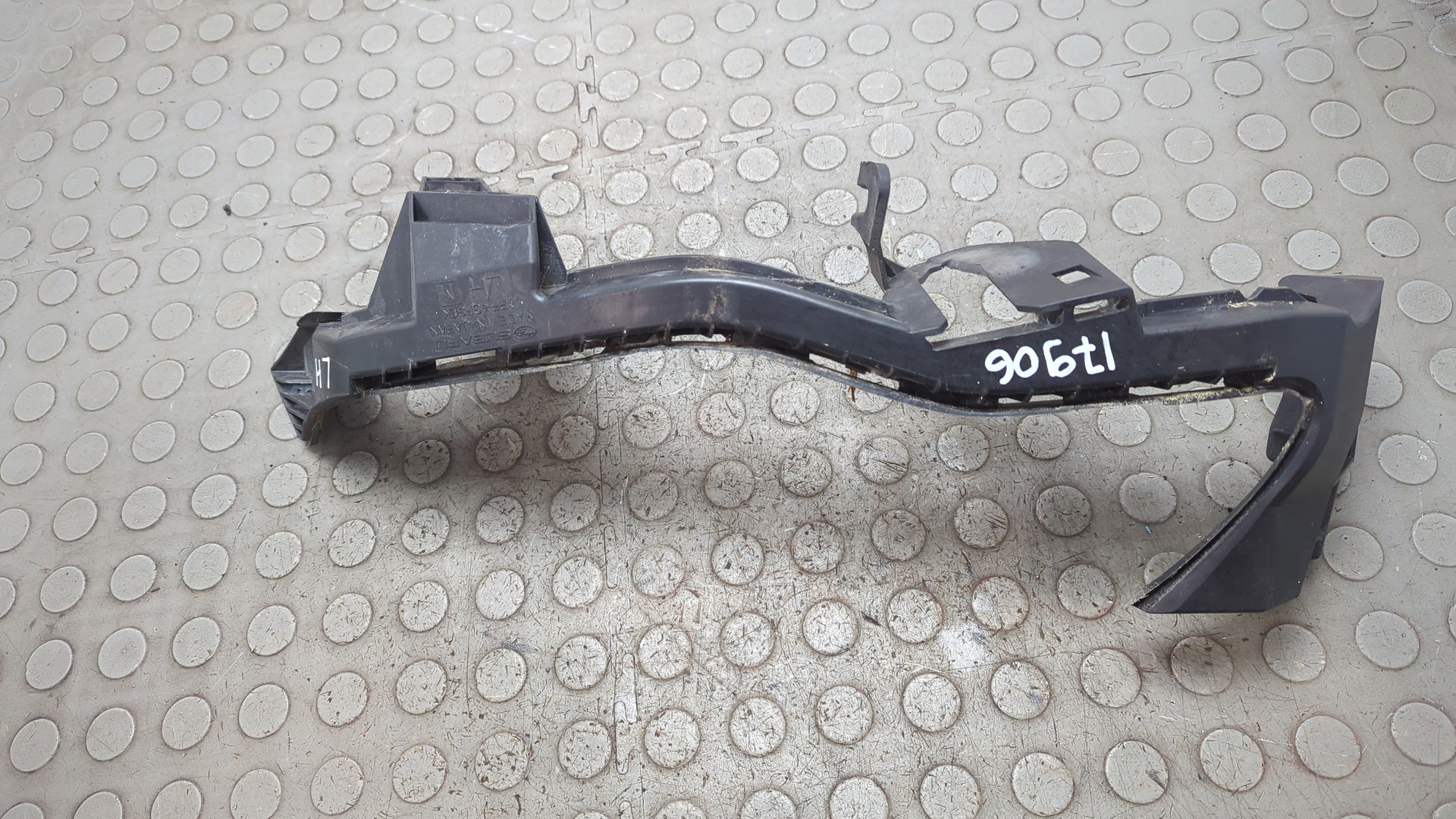 Кронштейн фар левый