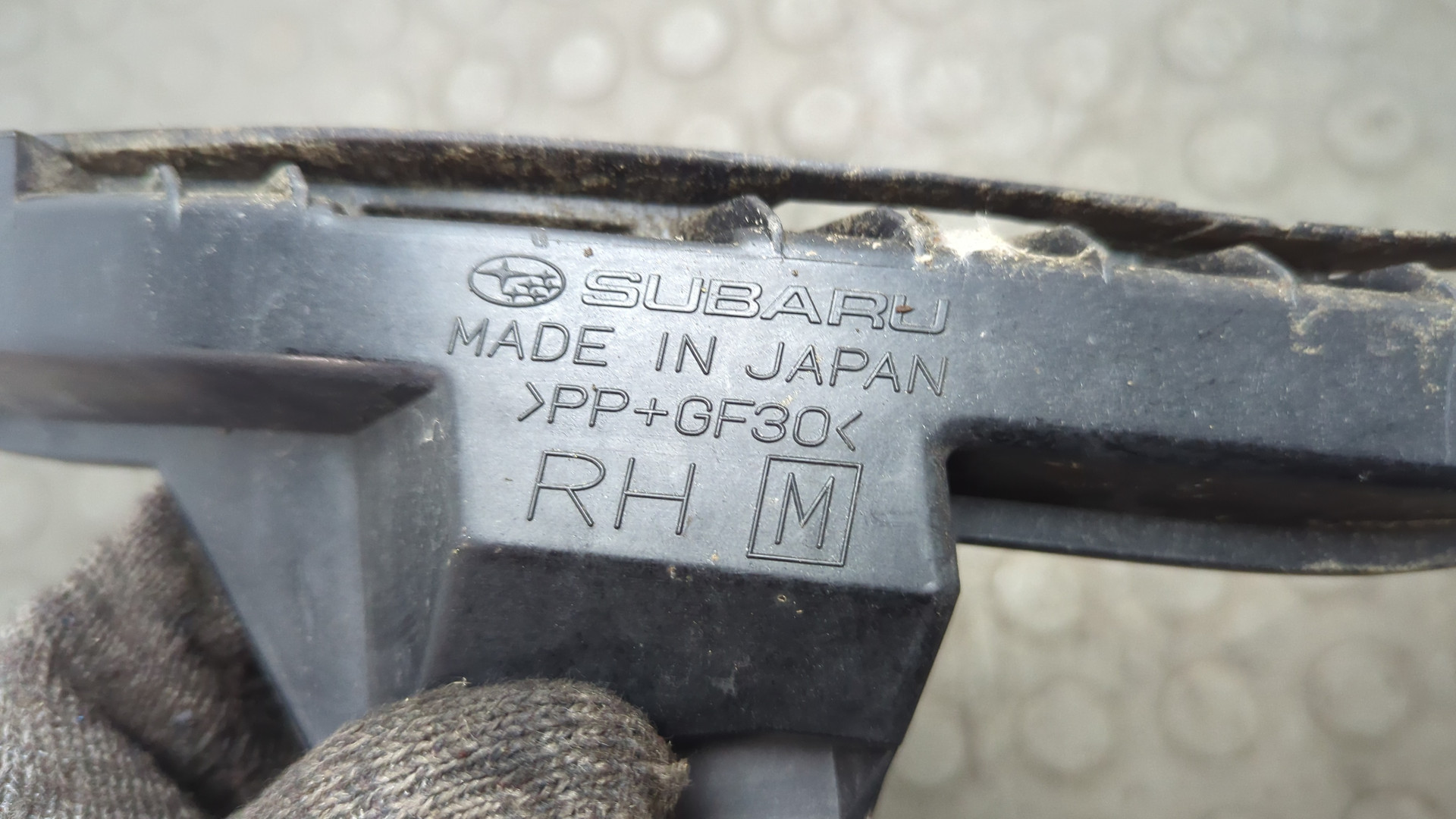 Кронштейн фар правый