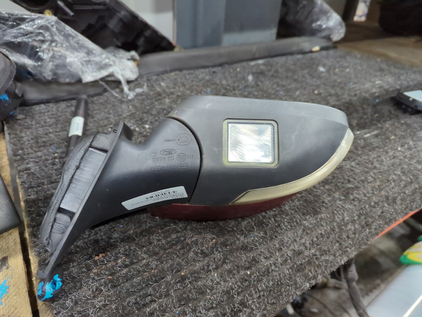 Зеркало правое электрическое