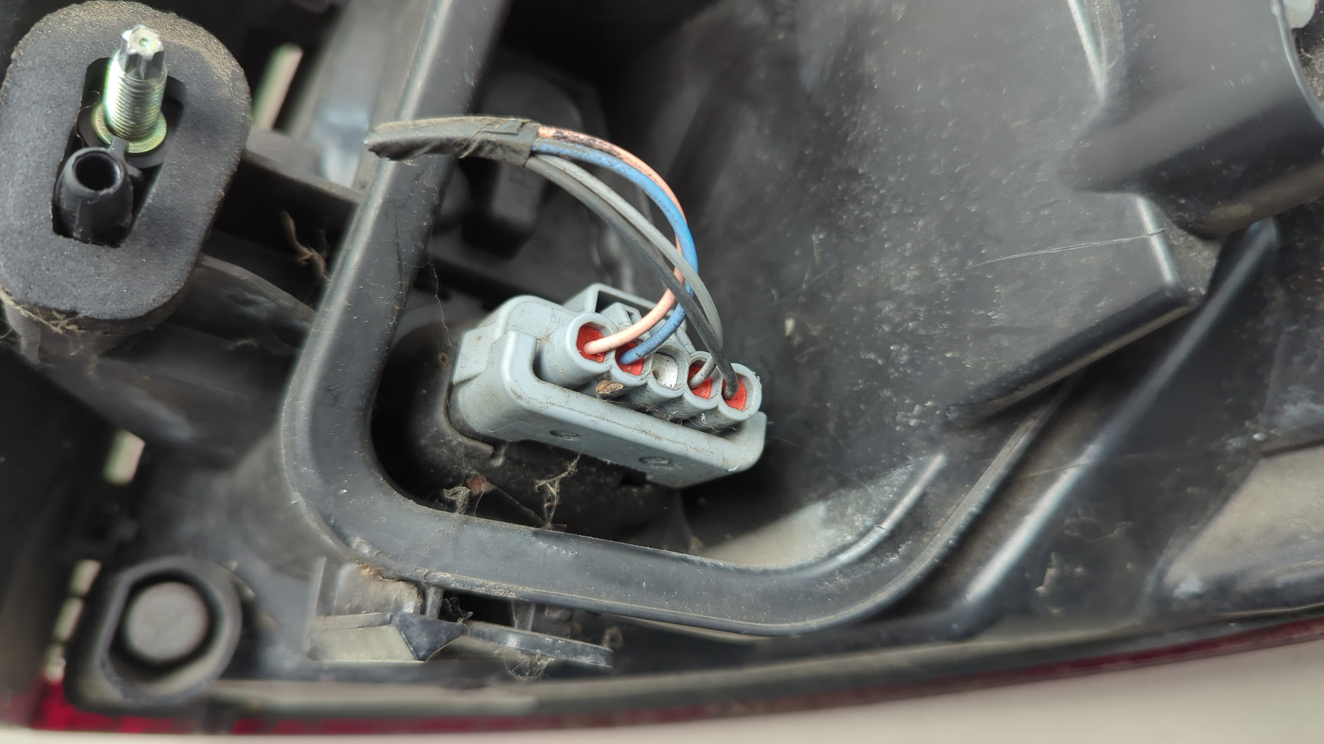 Фонарь задний левый