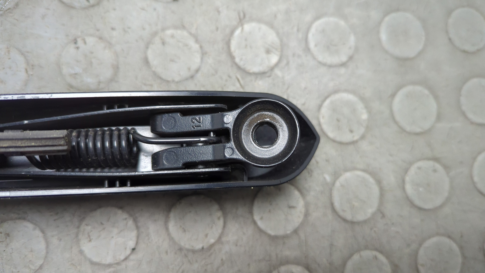 Поводок стеклоочистителя заднего