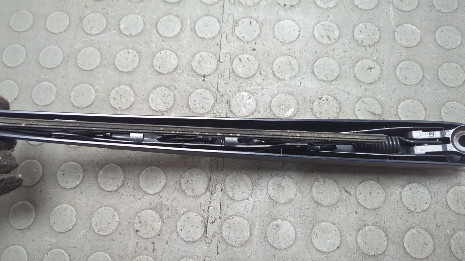 Поводок стеклоочистителя заднего