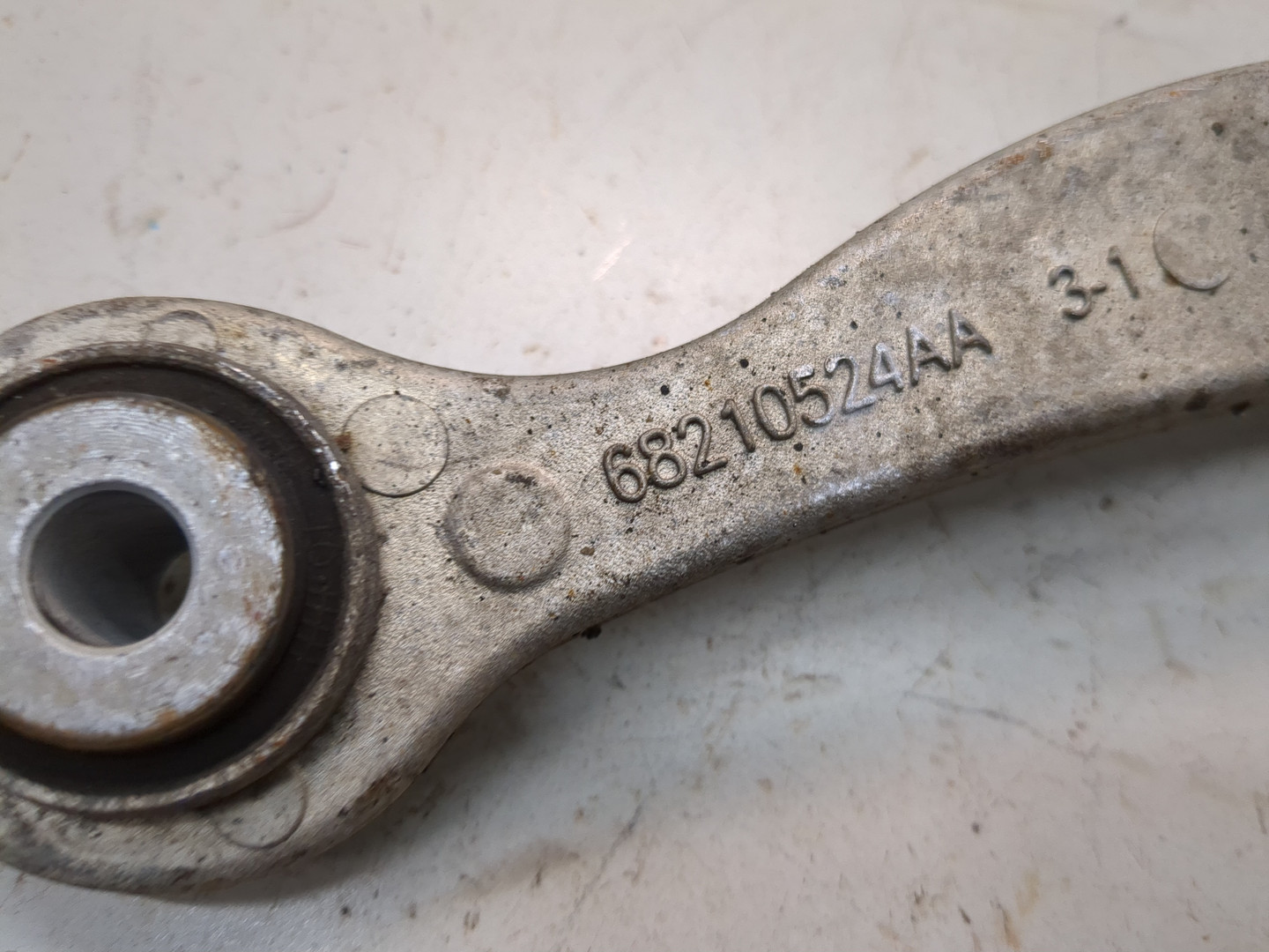 Рычаг задний правый