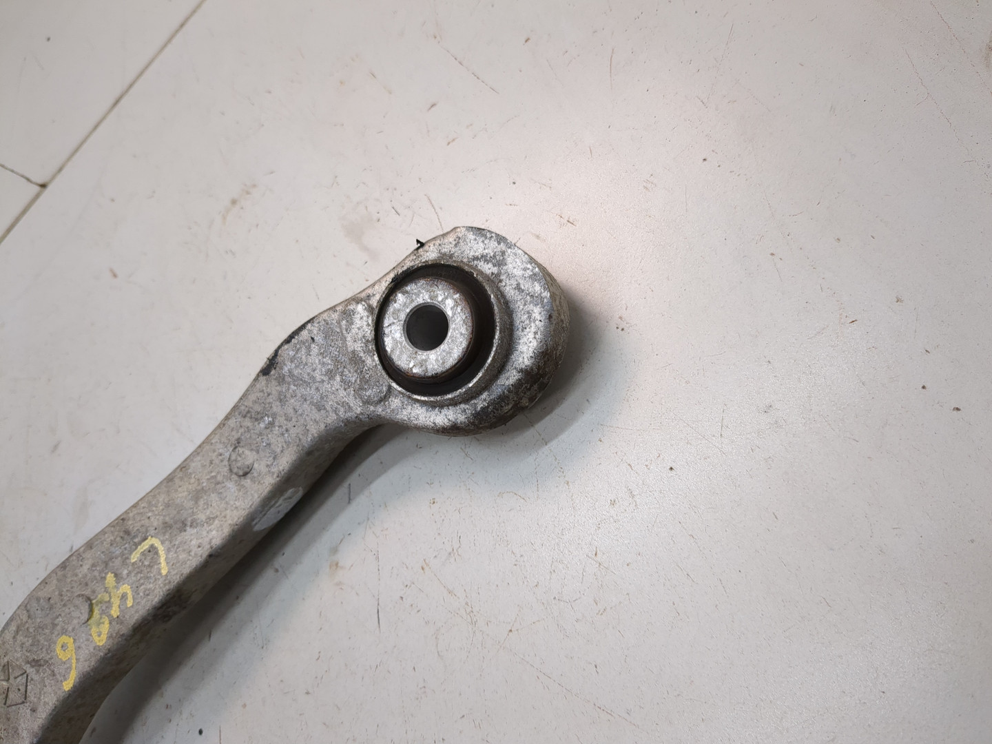 Рычаг задний правый