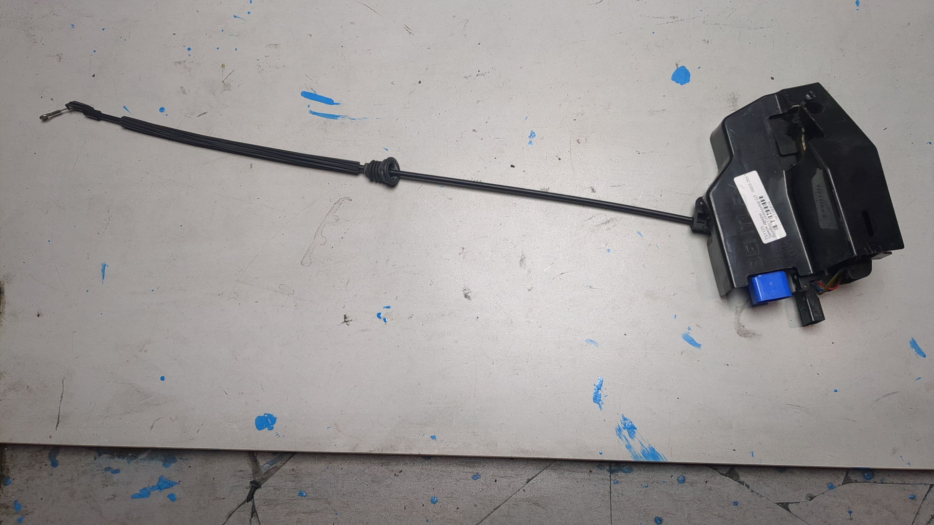 Замок двери передней левой