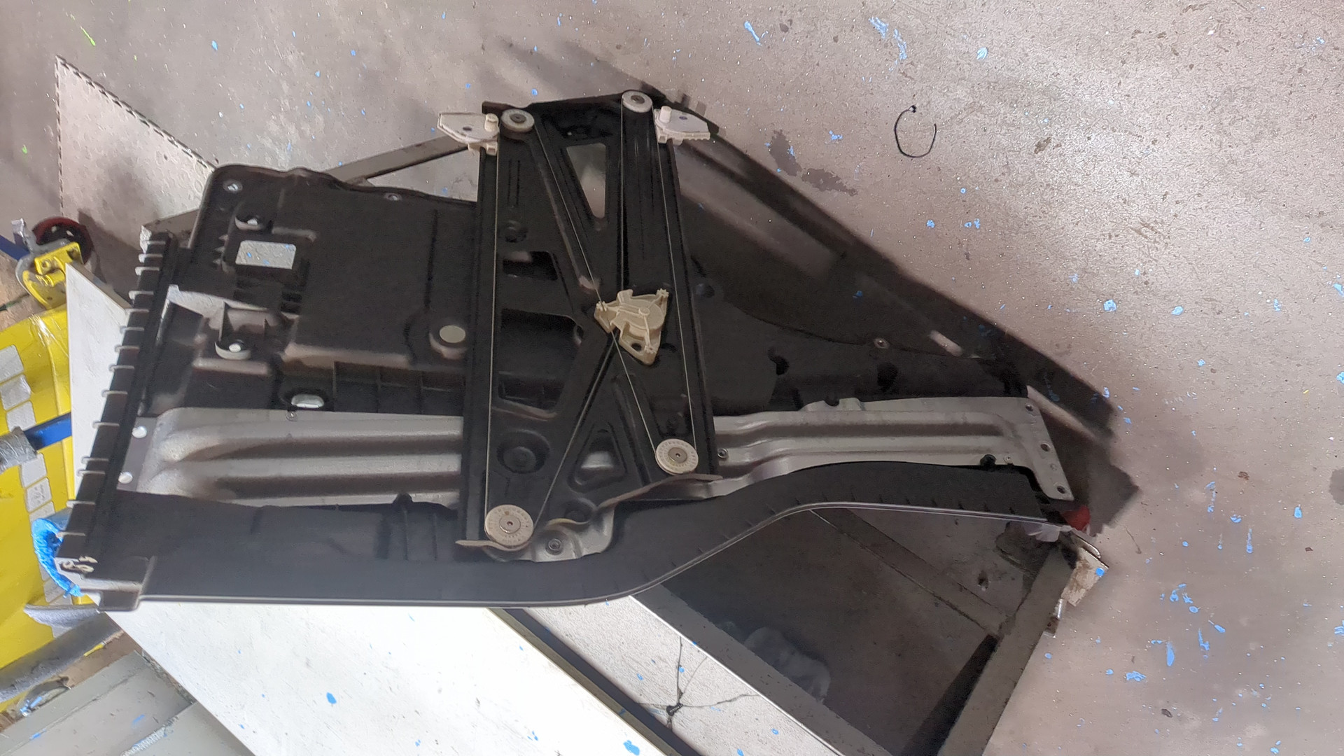 Стеклоподъемник электр. передний левый