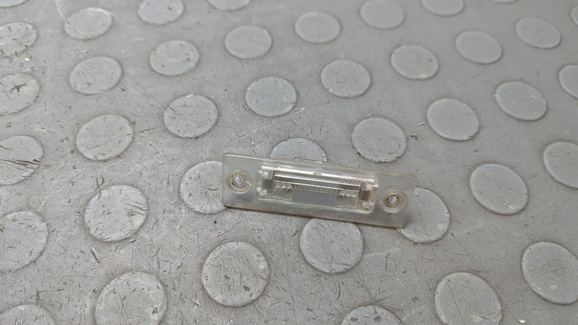 Фонарь подсветки номера