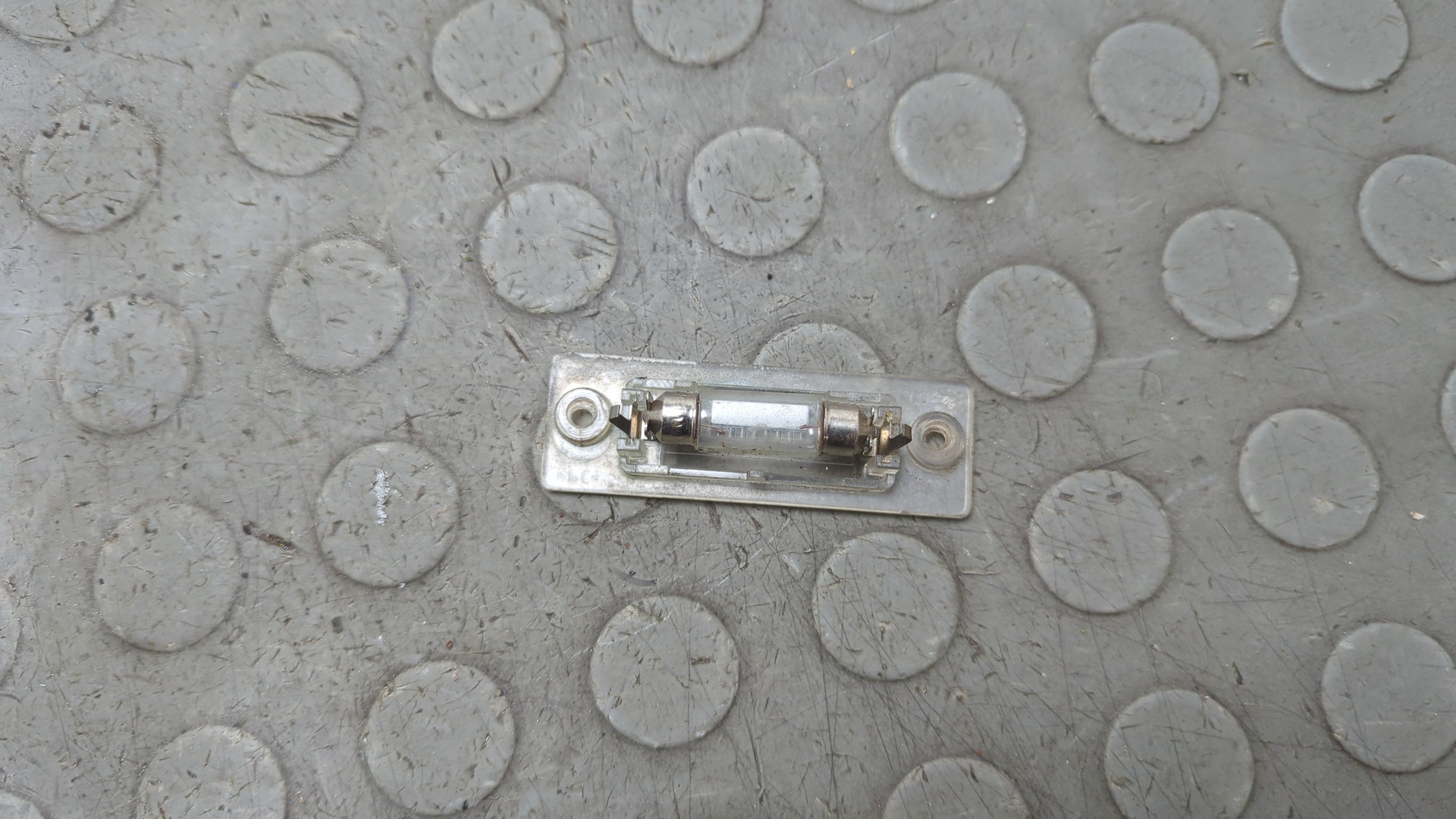 Фонарь подсветки номера