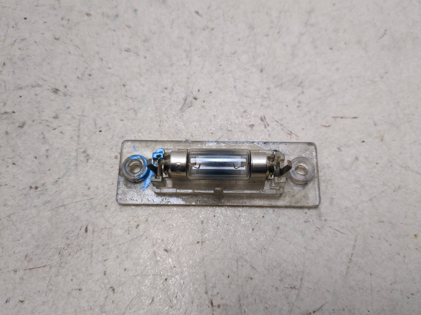 Фонарь подсветки номера