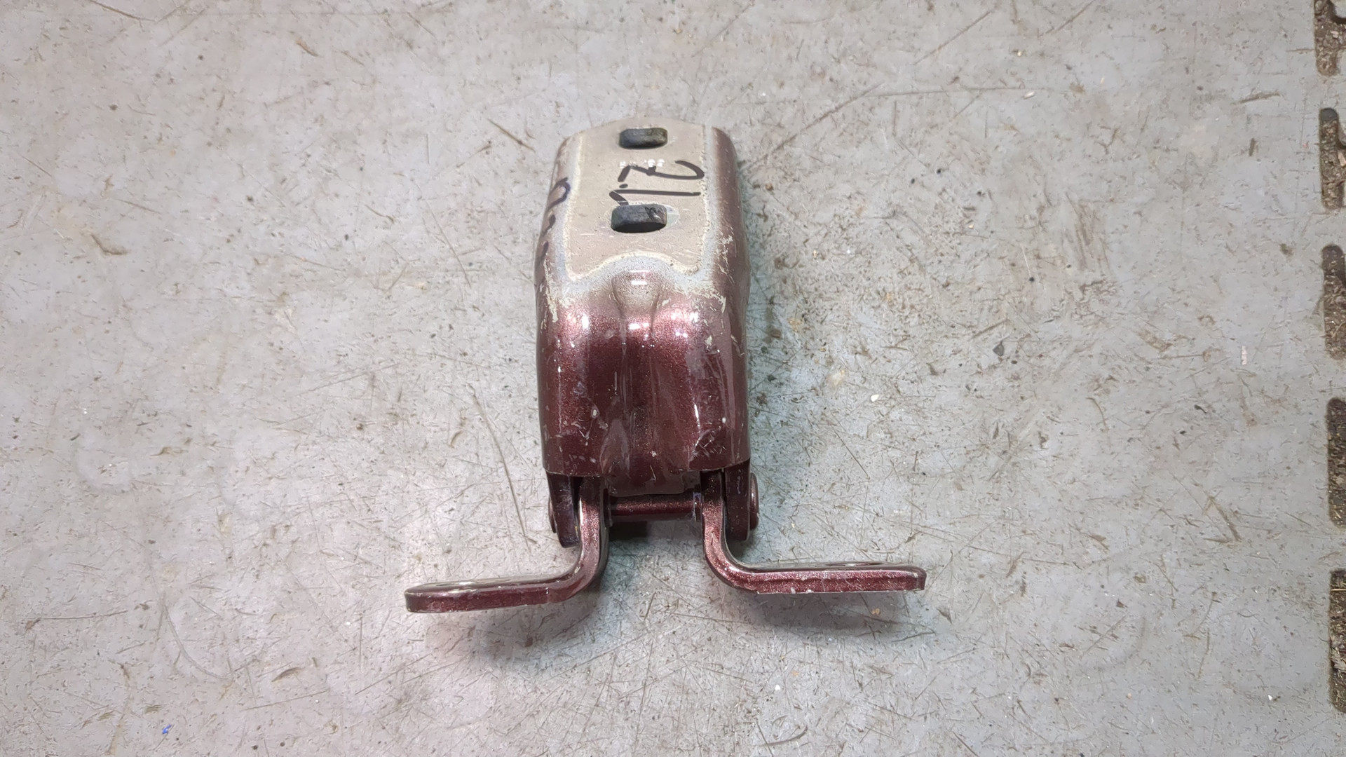 Петля двери