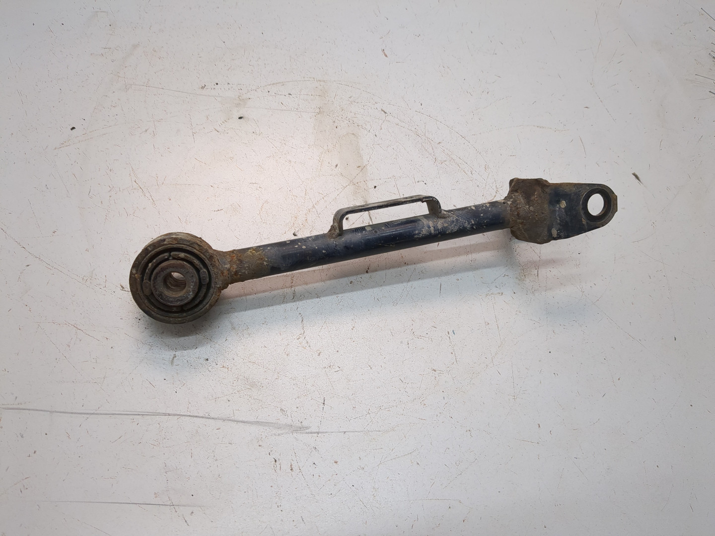 Рычаг задний правый