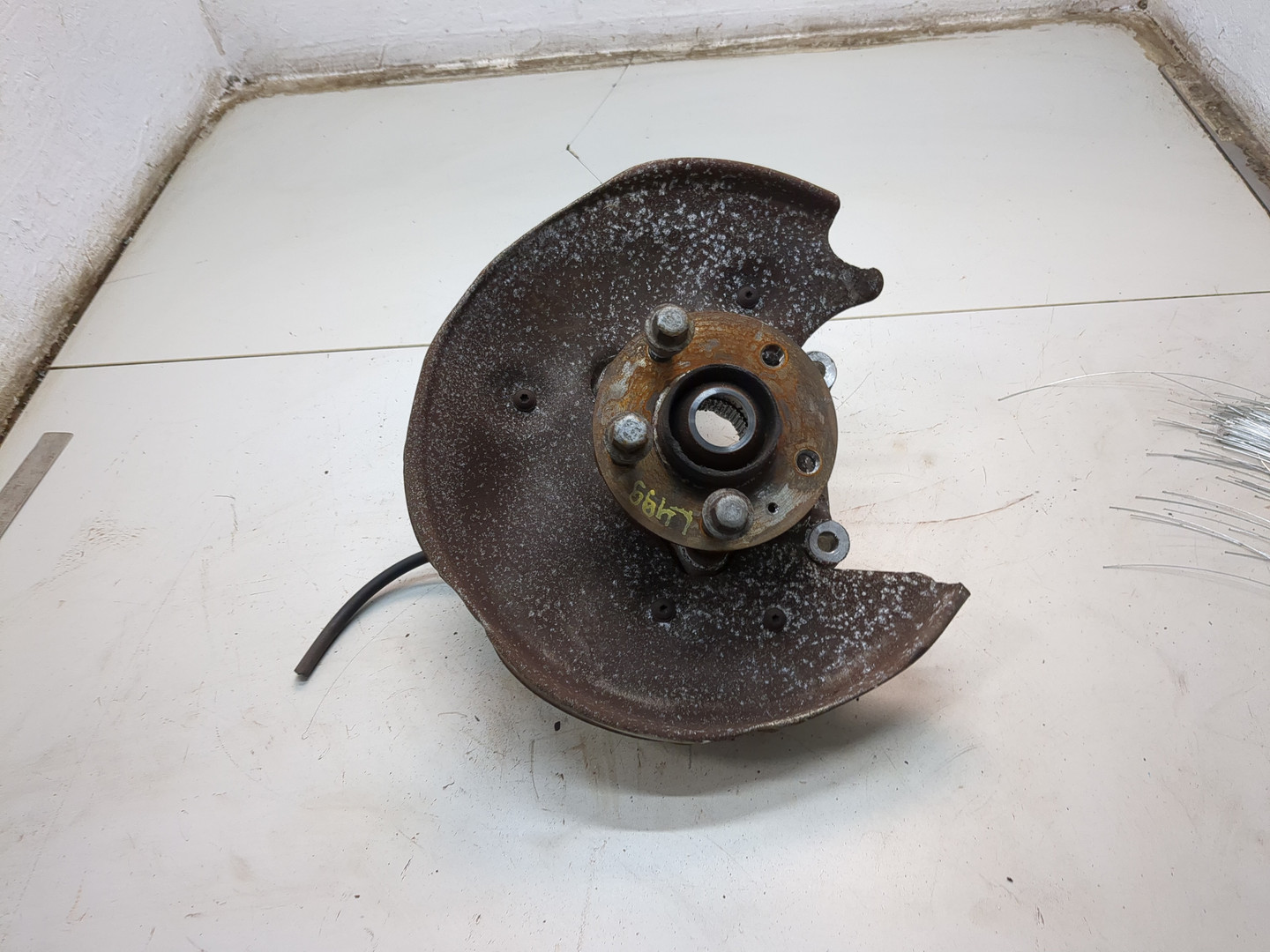 Кулак поворотный задний левый