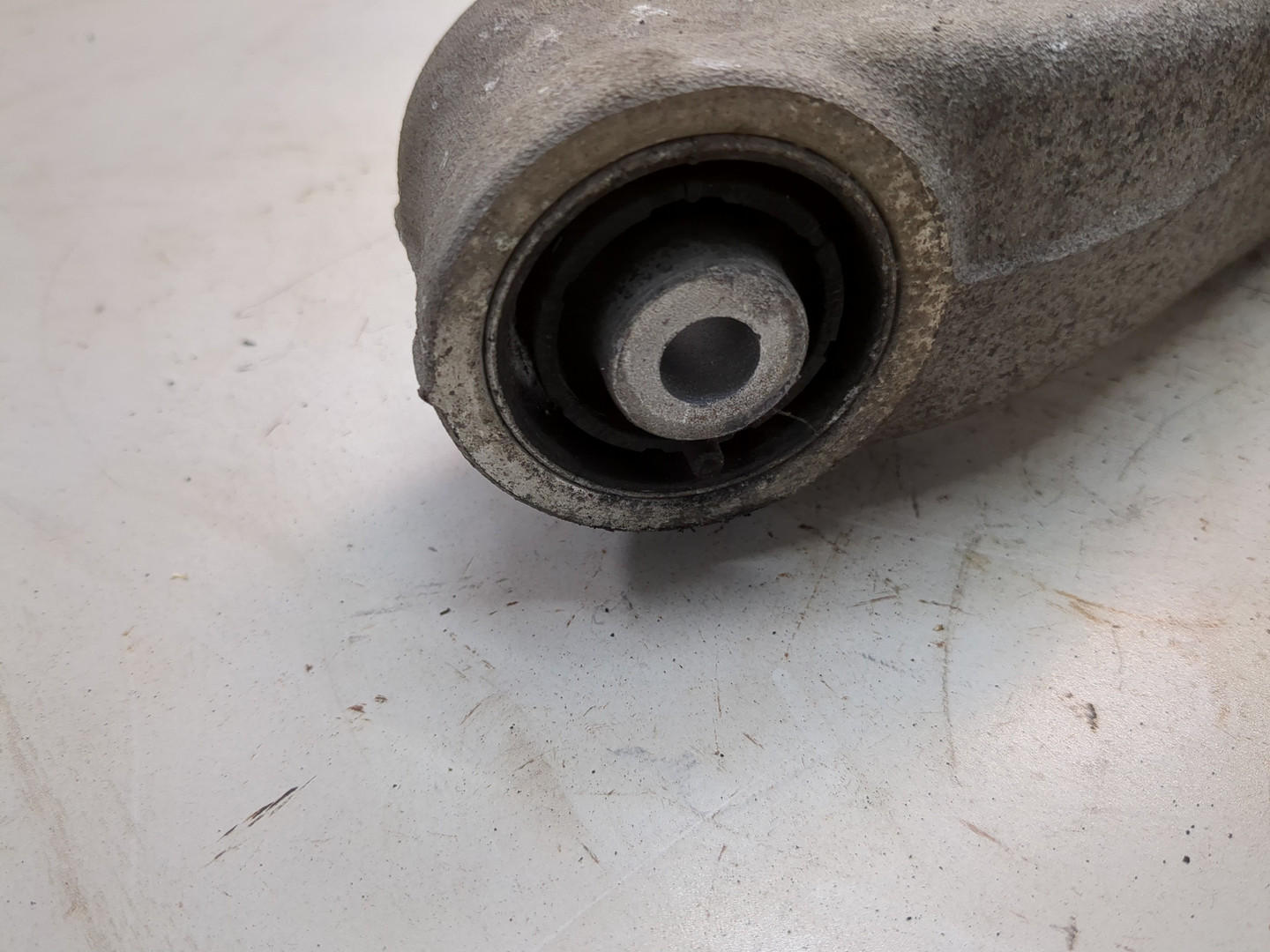 Рычаг задний левый