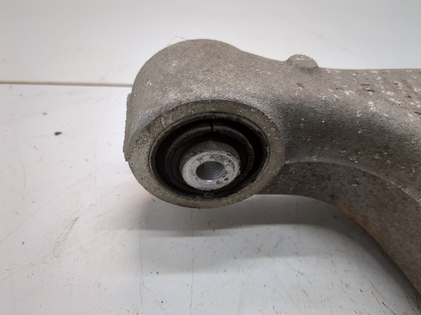 Рычаг задний левый