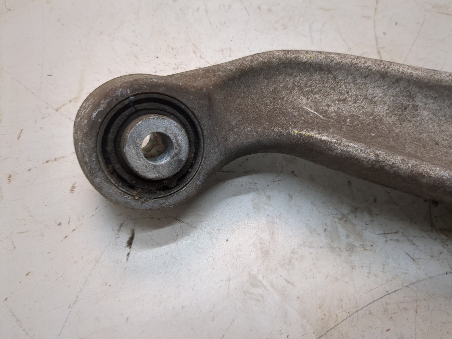 Рычаг задний левый