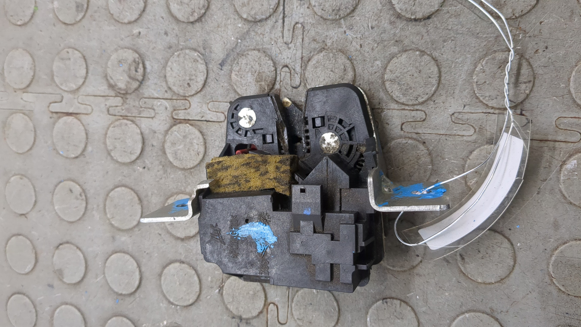 Замок багажника