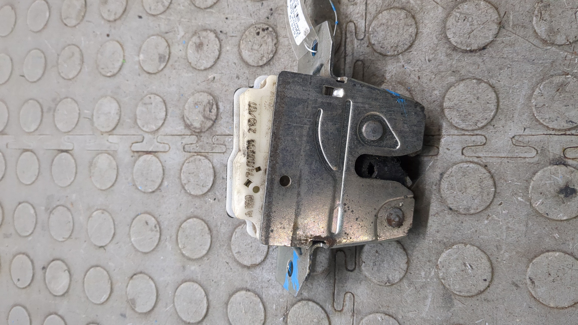 Замок багажника