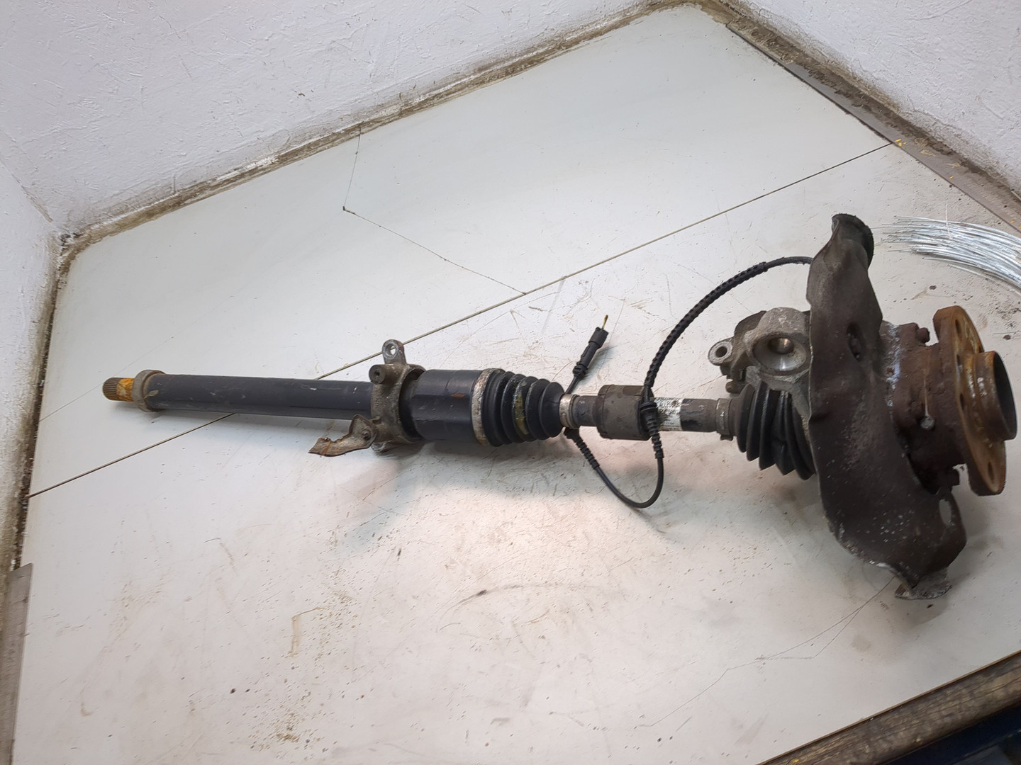 Кулак поворотный передний правый