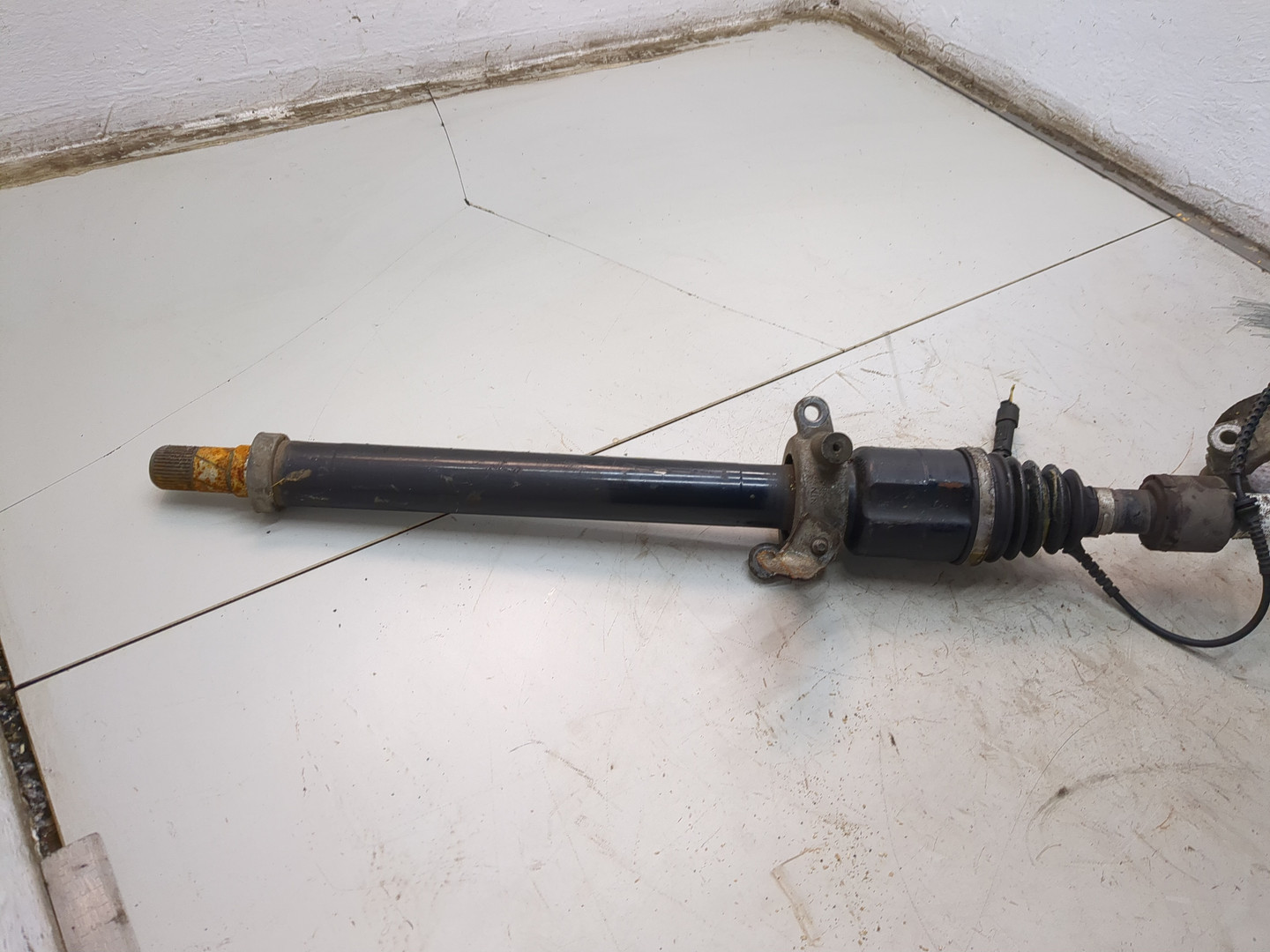 Кулак поворотный передний правый