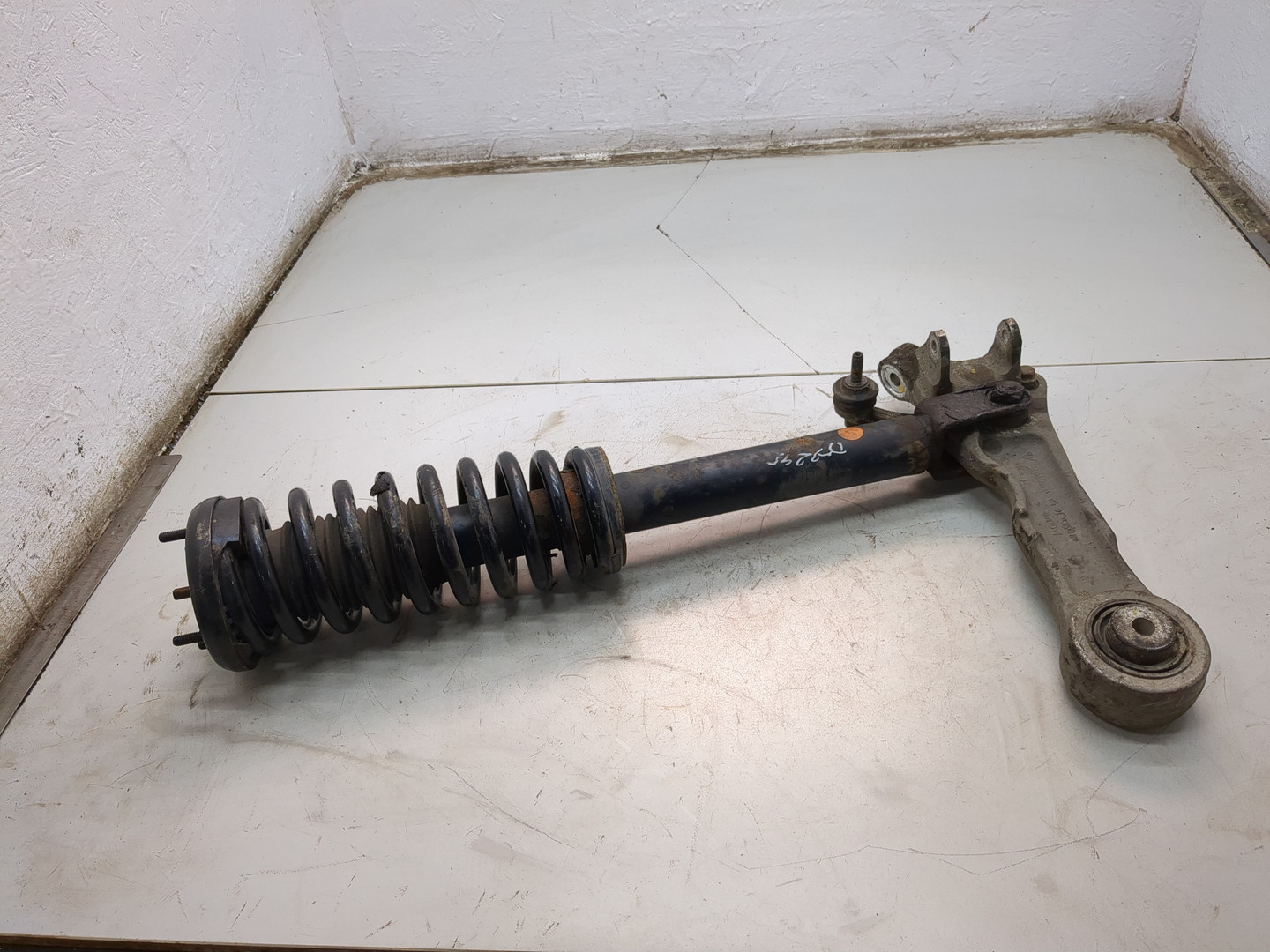 Амортизатор передний