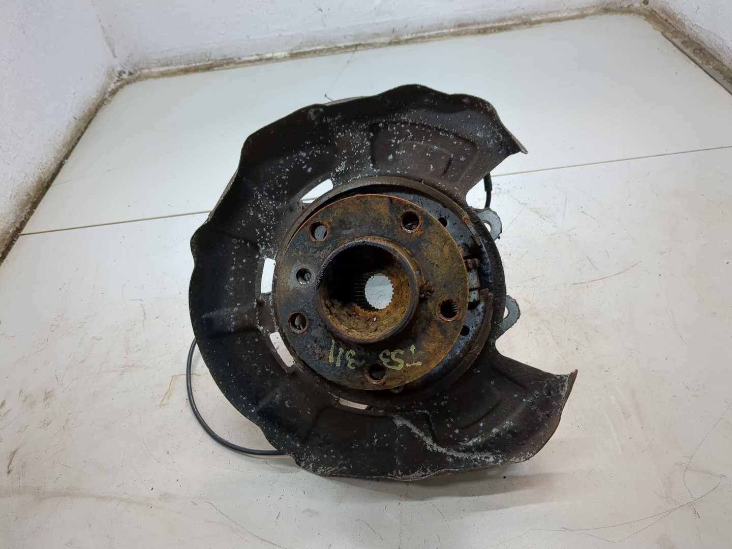 Кулак поворотный задний левый