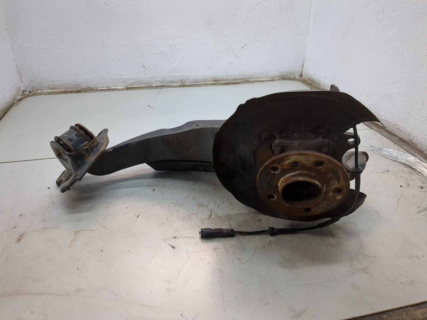 Кулак поворотный задний левый