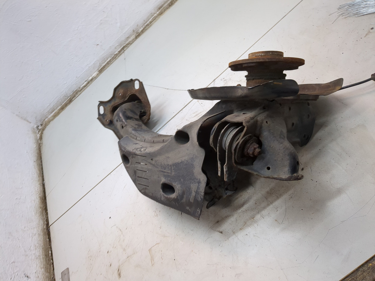 Кулак поворотный задний левый