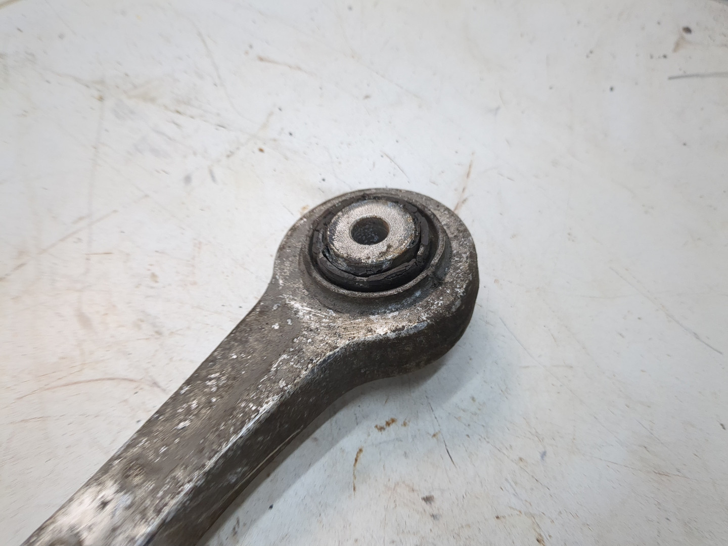 Рычаг задний левый