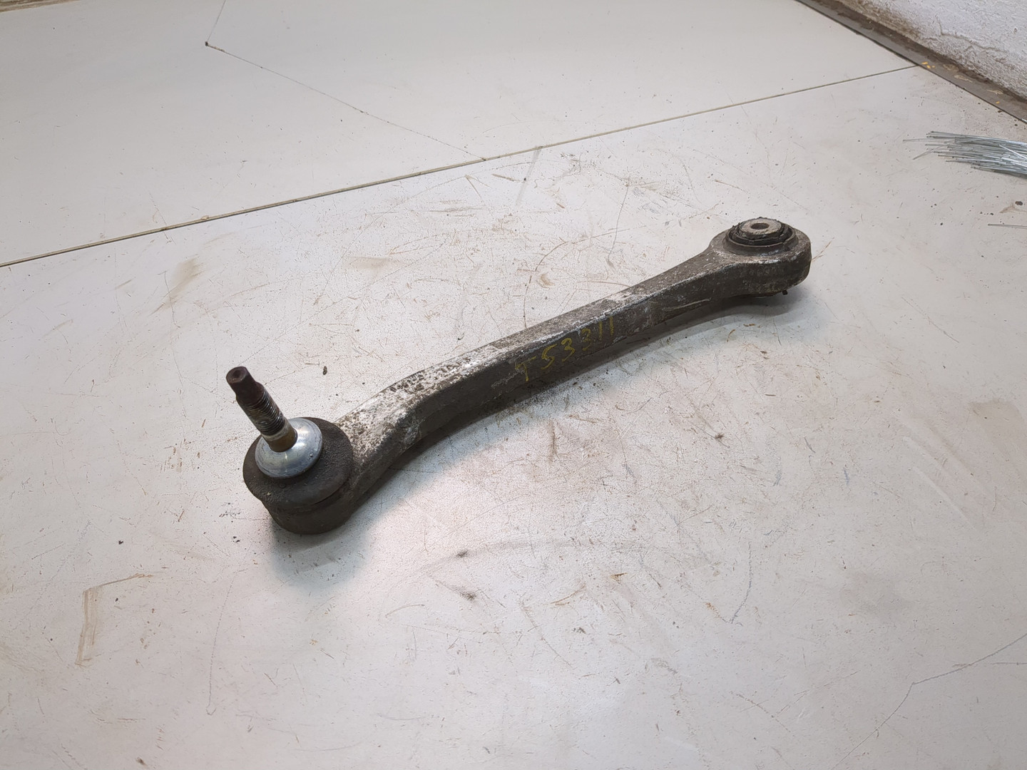 Рычаг задний левый