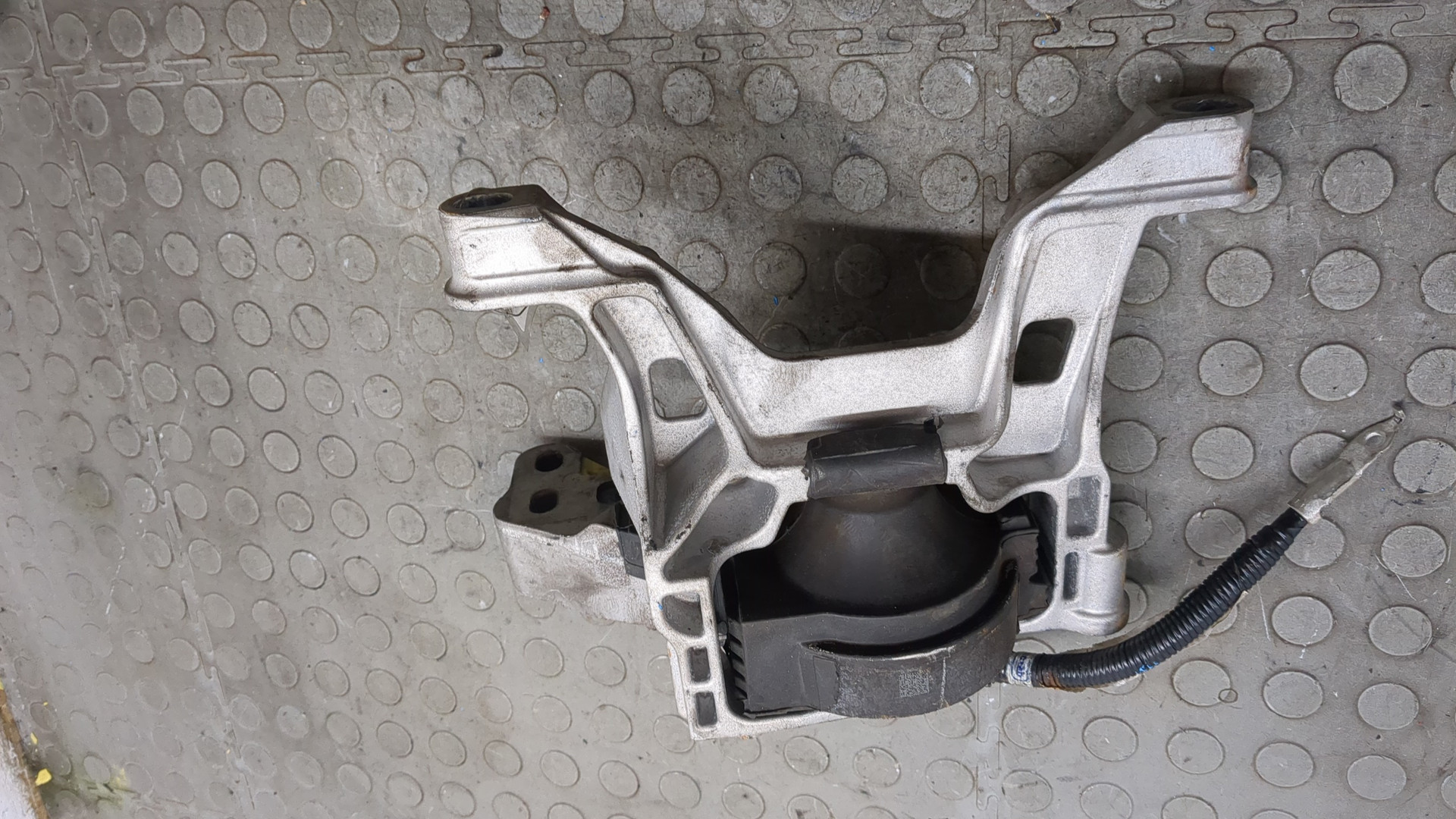 Опора двигателя