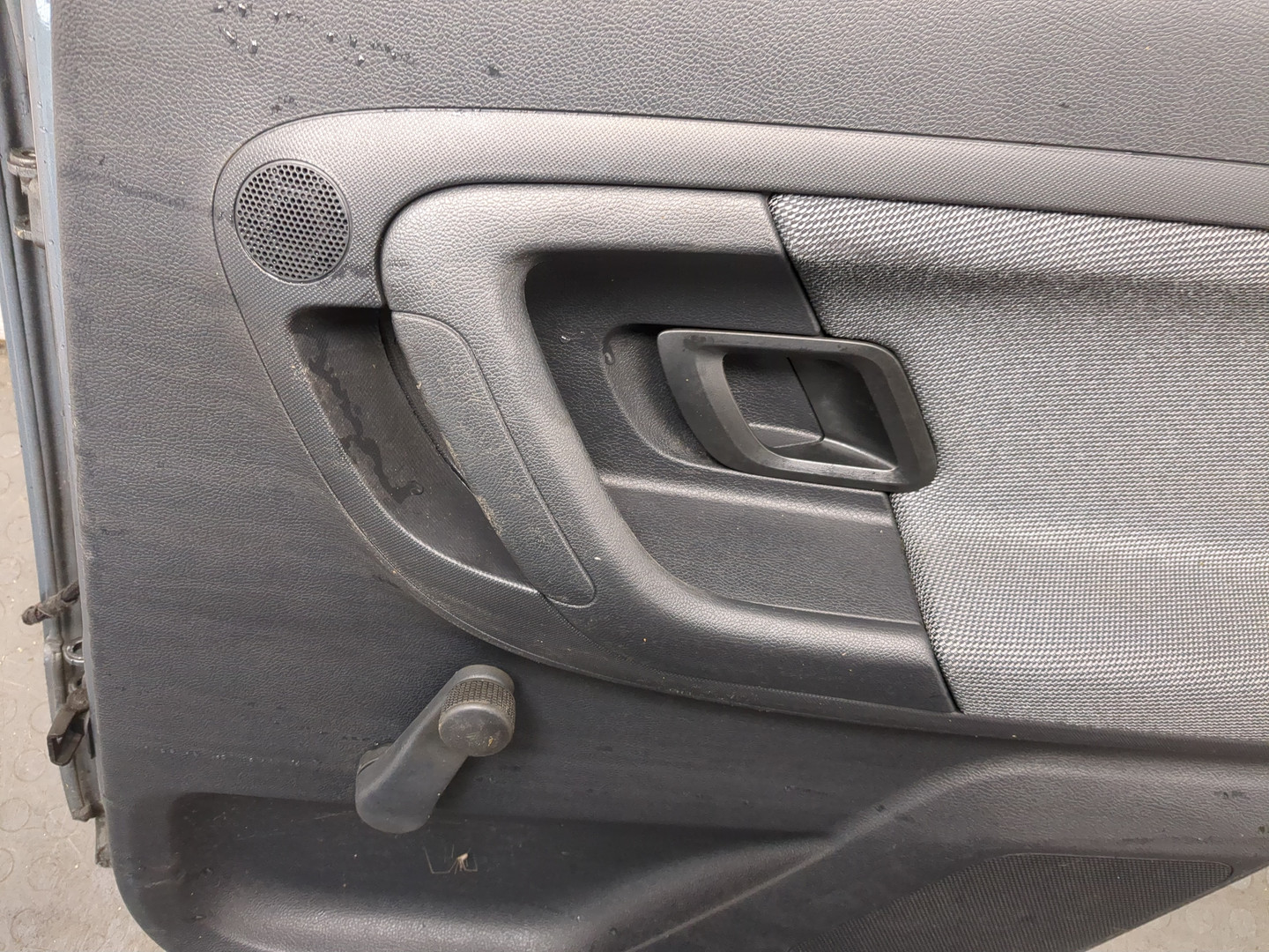 Дверь задняя правая