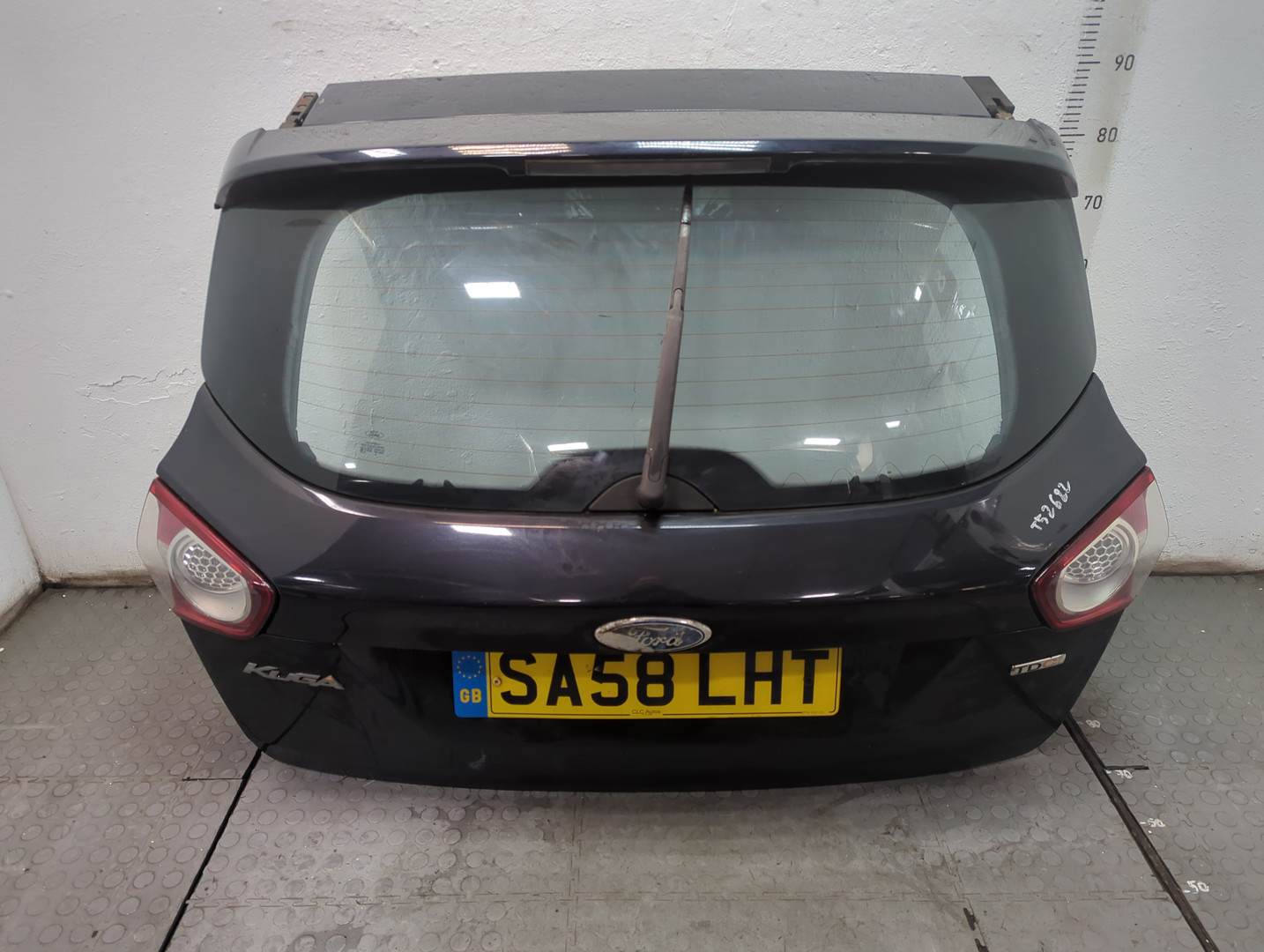 Дверь багажника