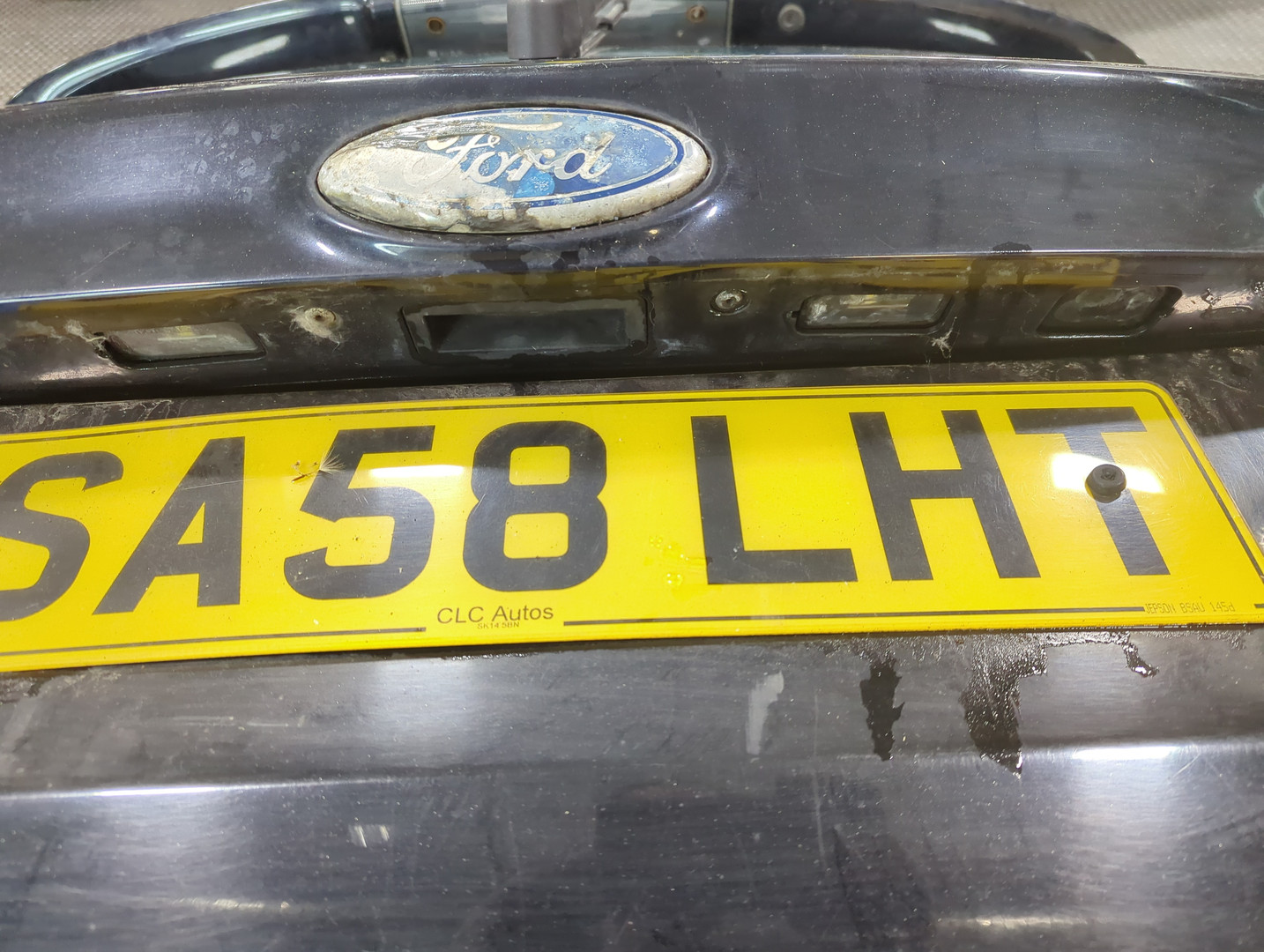 Дверь багажника