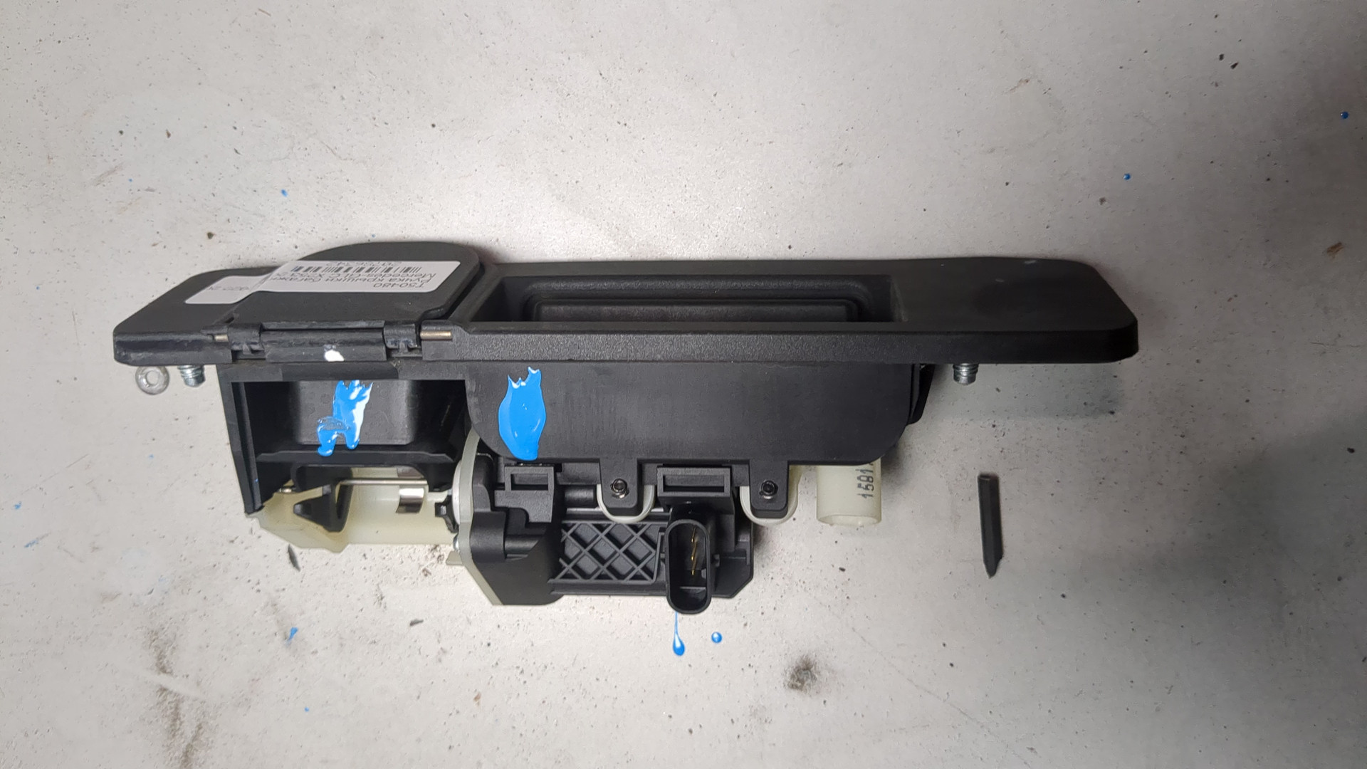 Ручка двери багажника наружная