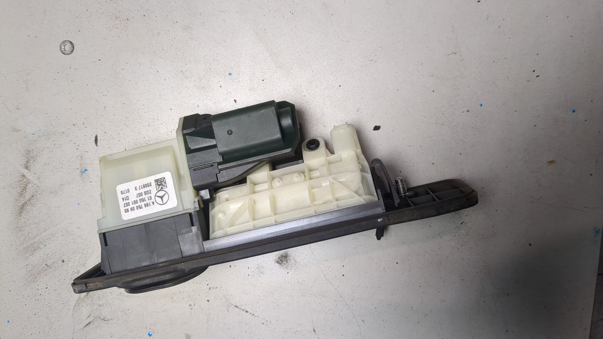 Ручка двери багажника наружная