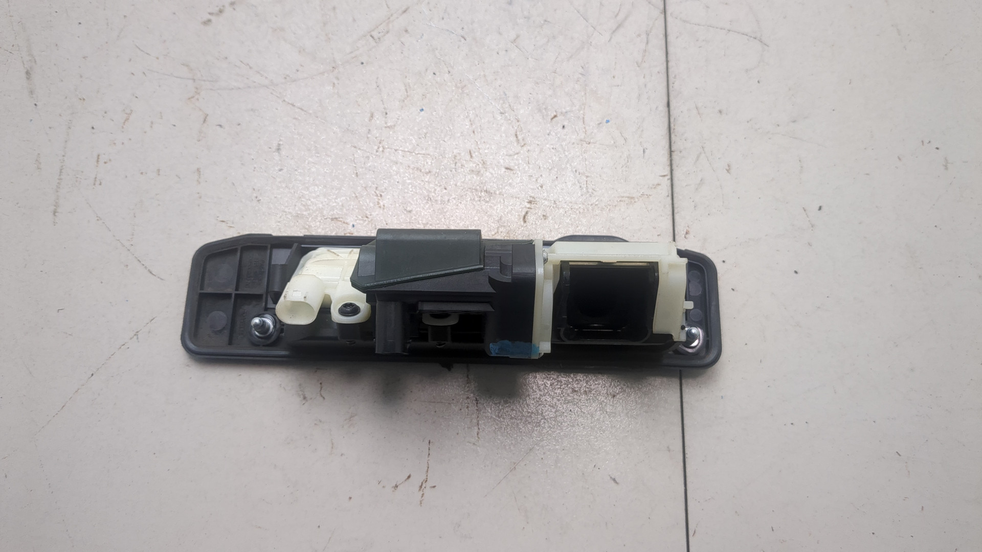 Ручка двери багажника наружная