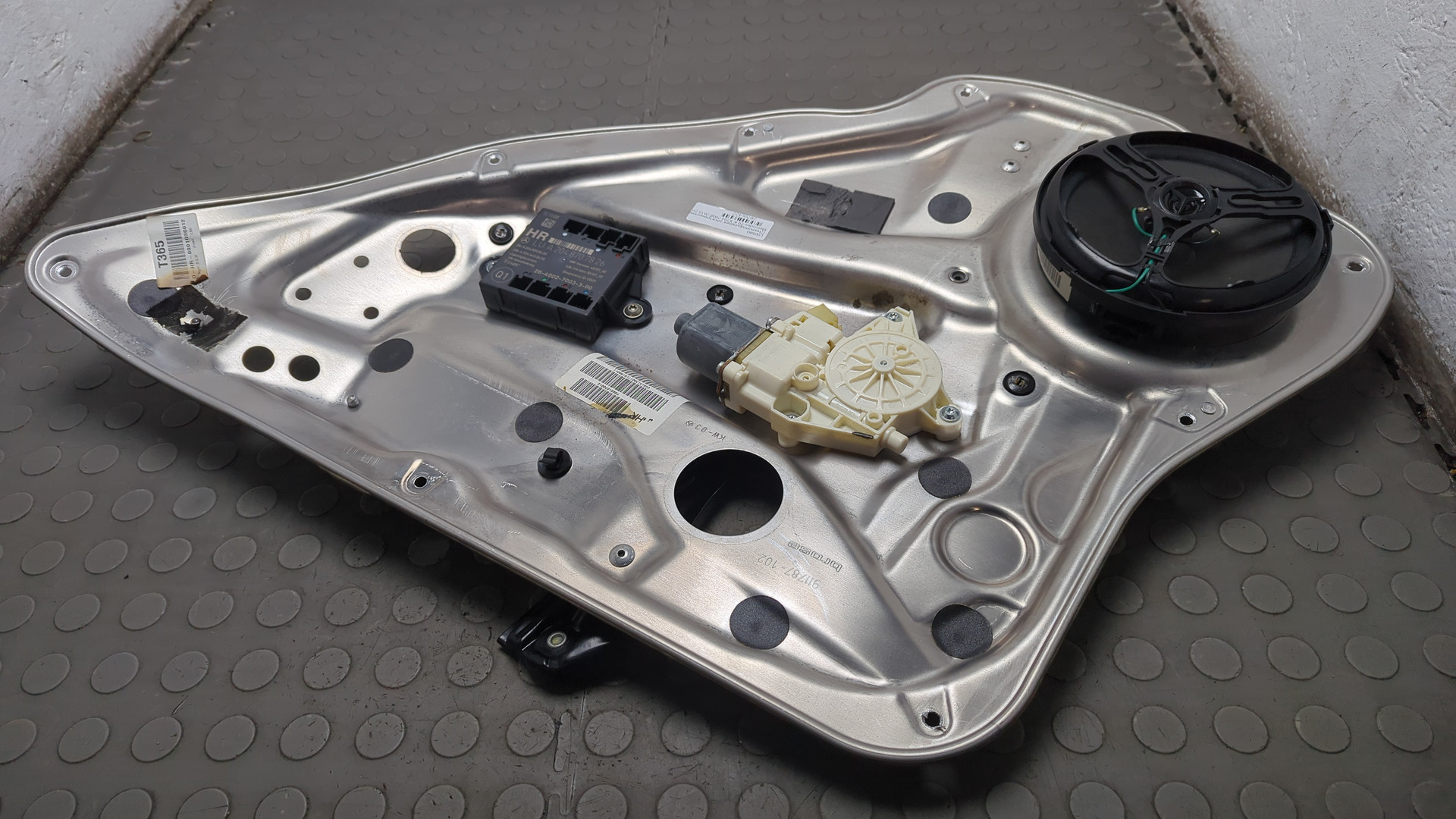 Стеклоподъемник электр. задний правый