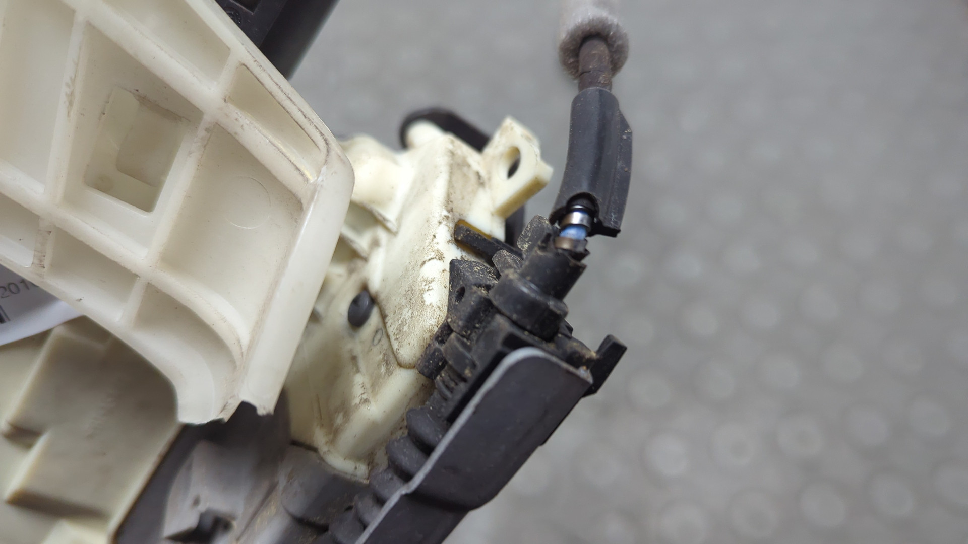 Замок двери передней правой