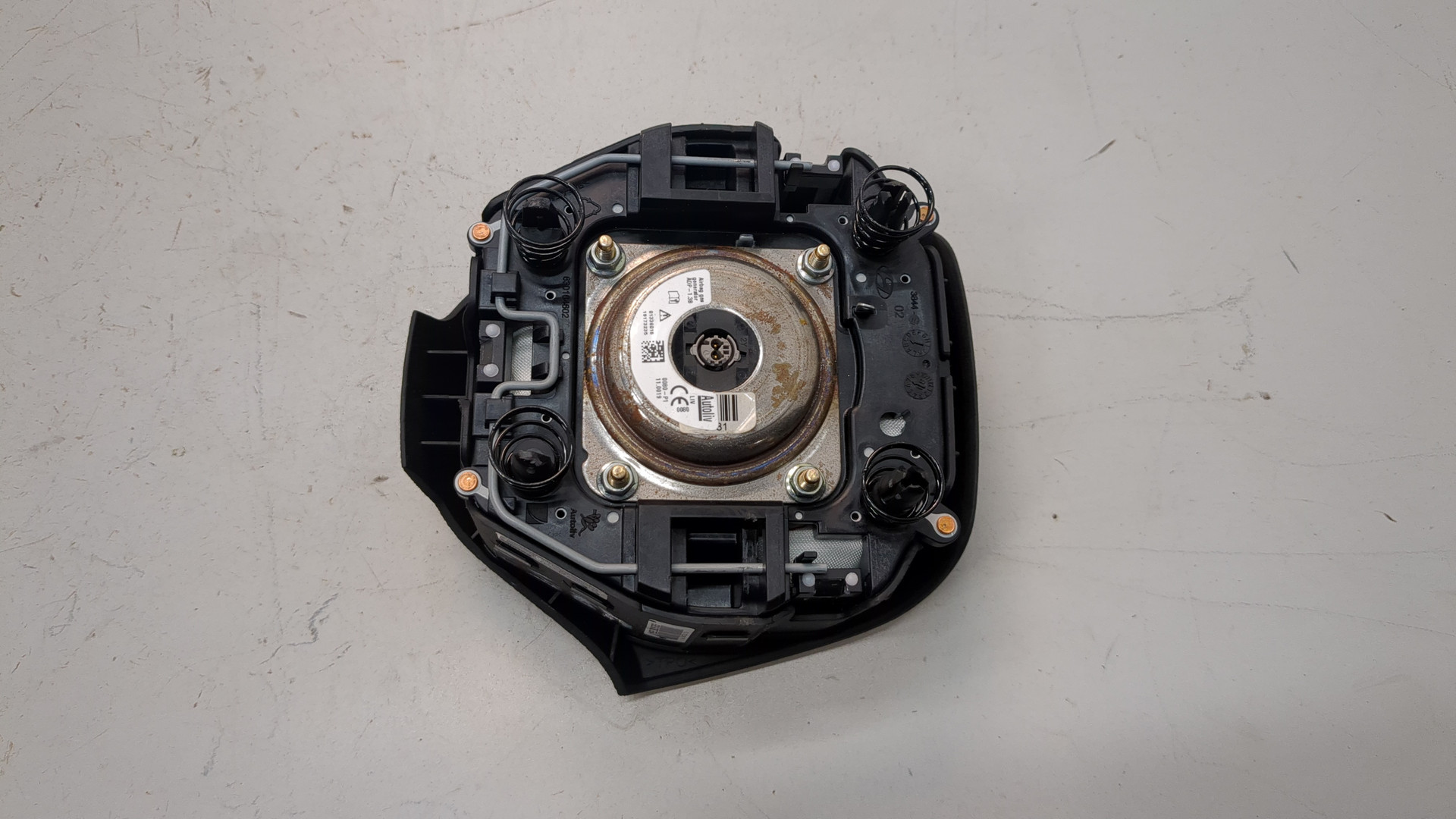 Подушка безопасности в рулевое колесо