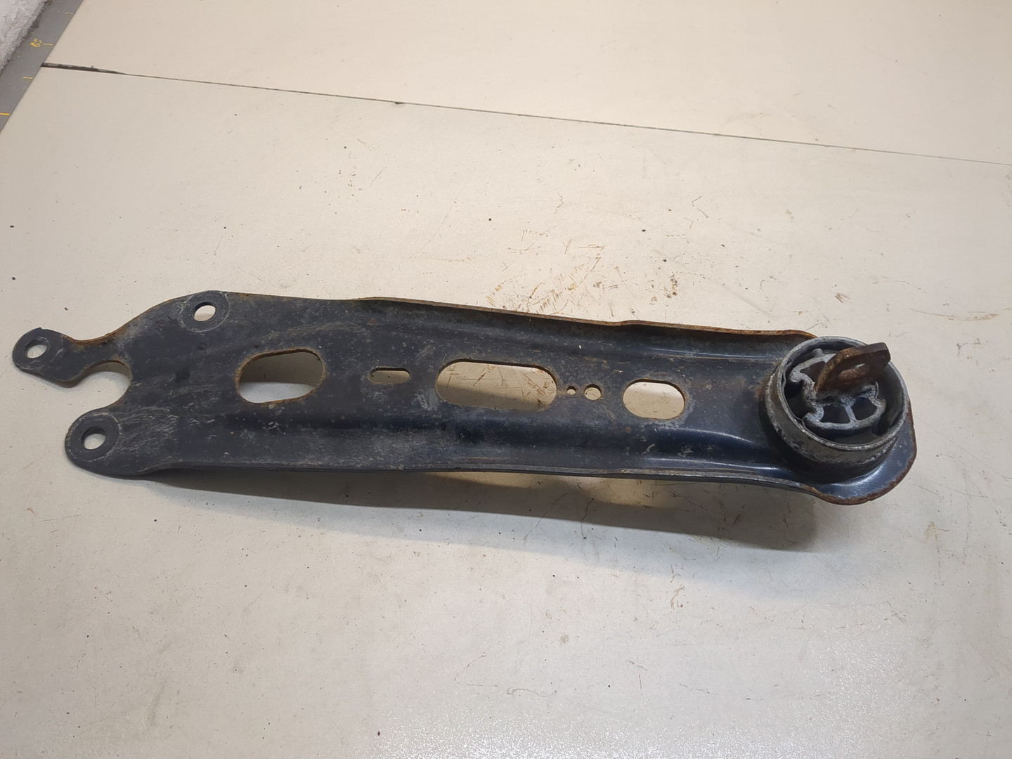 Рычаг задний левый