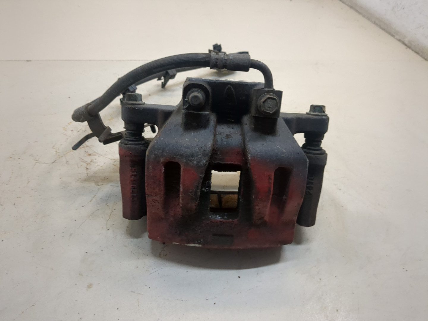 Суппорт передний левый