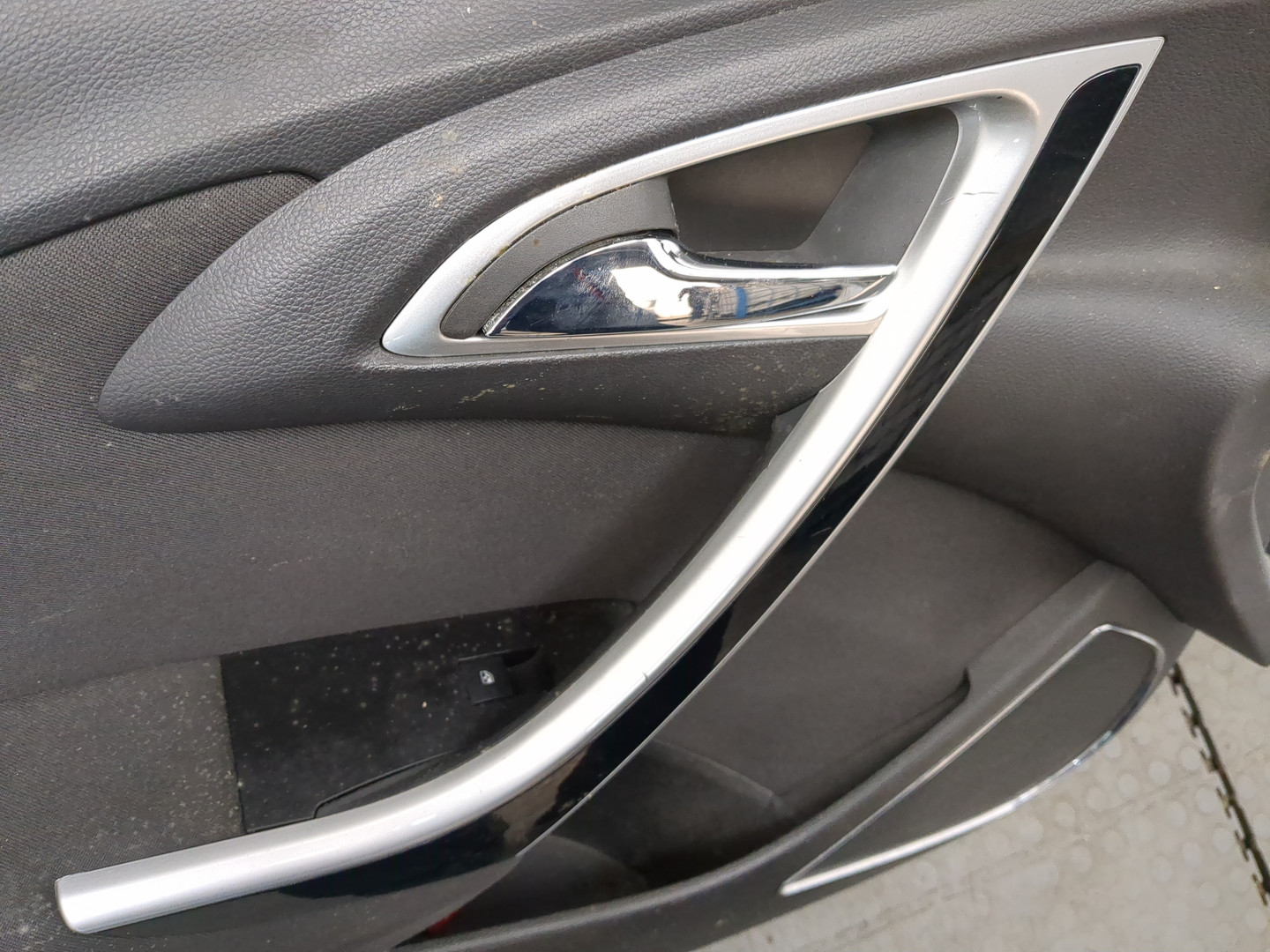 Дверь передняя левая