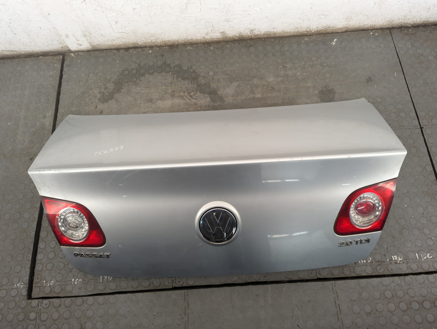 Дверь багажника