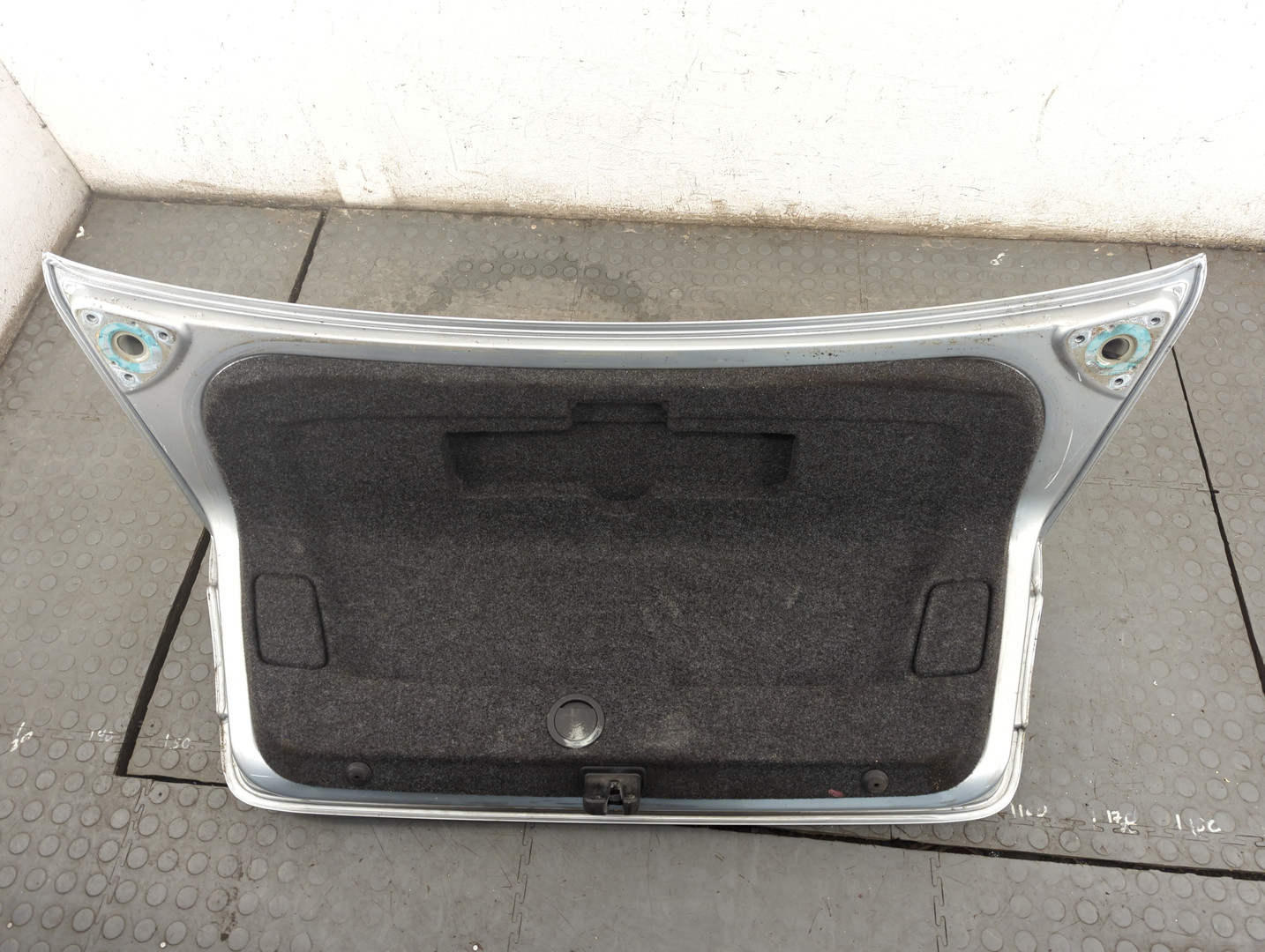 Дверь багажника